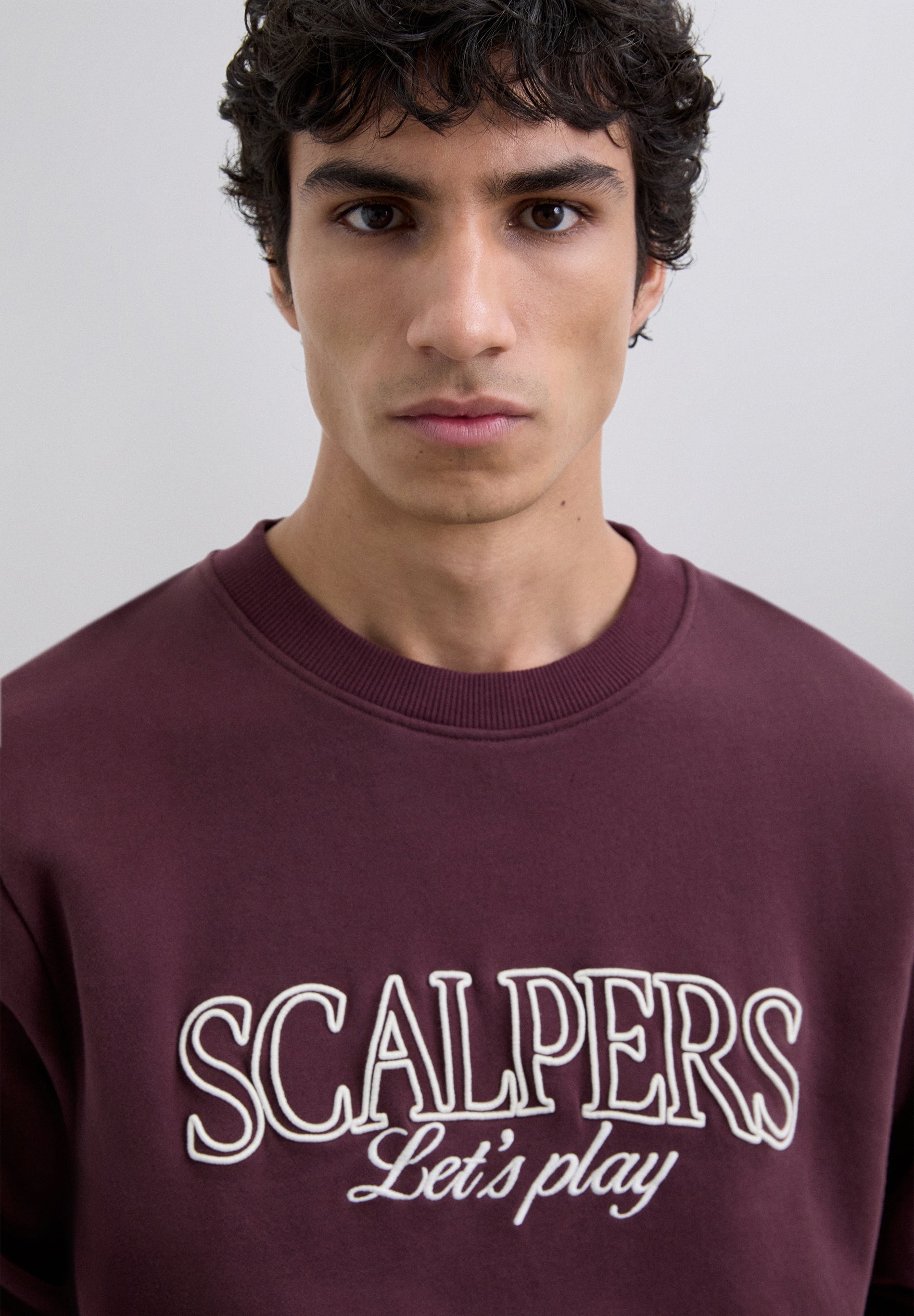 HOODY MIT LOGO AM VORDERTEIL