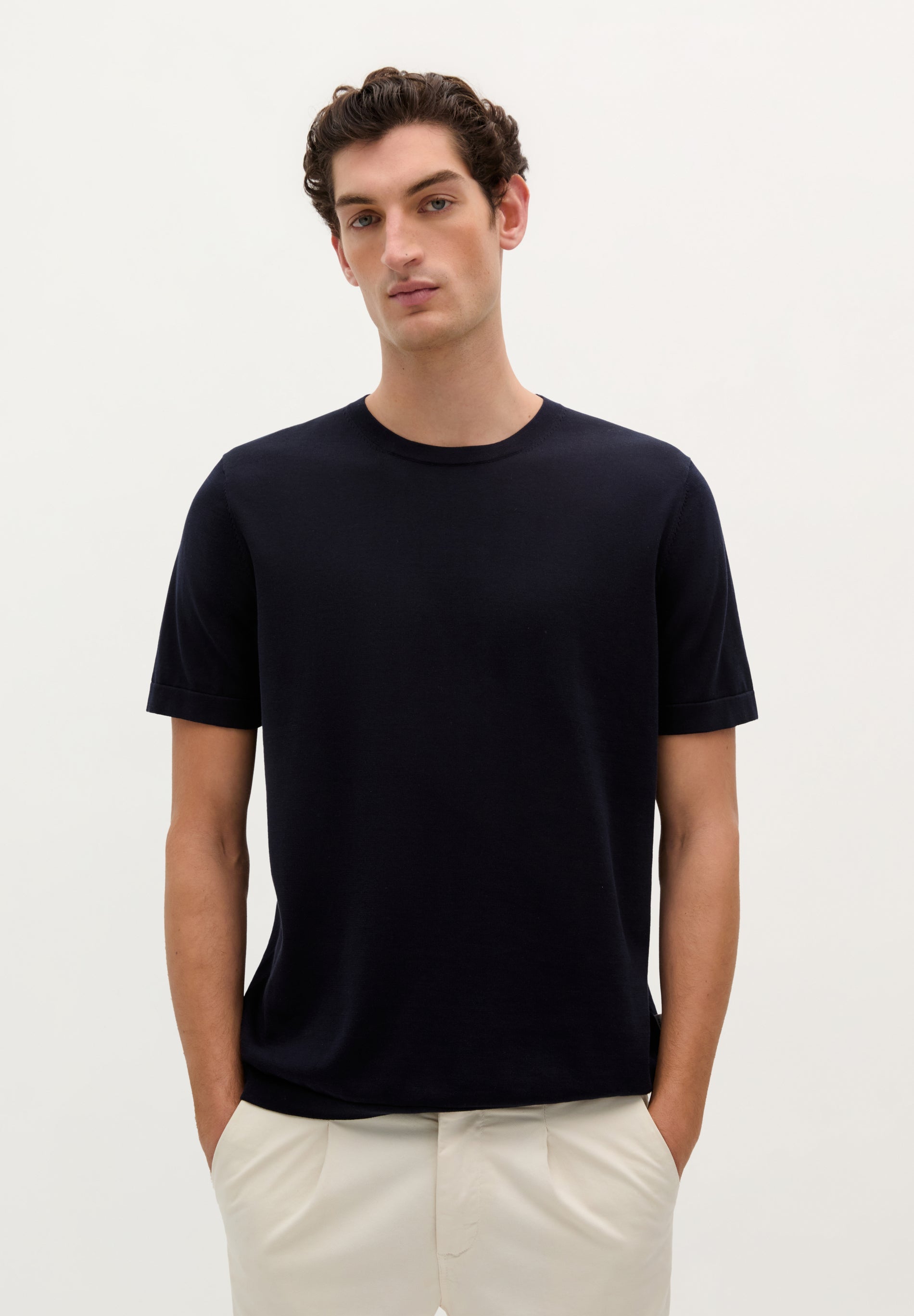 BASIC LIGHTWEIGHT T-SHIRT