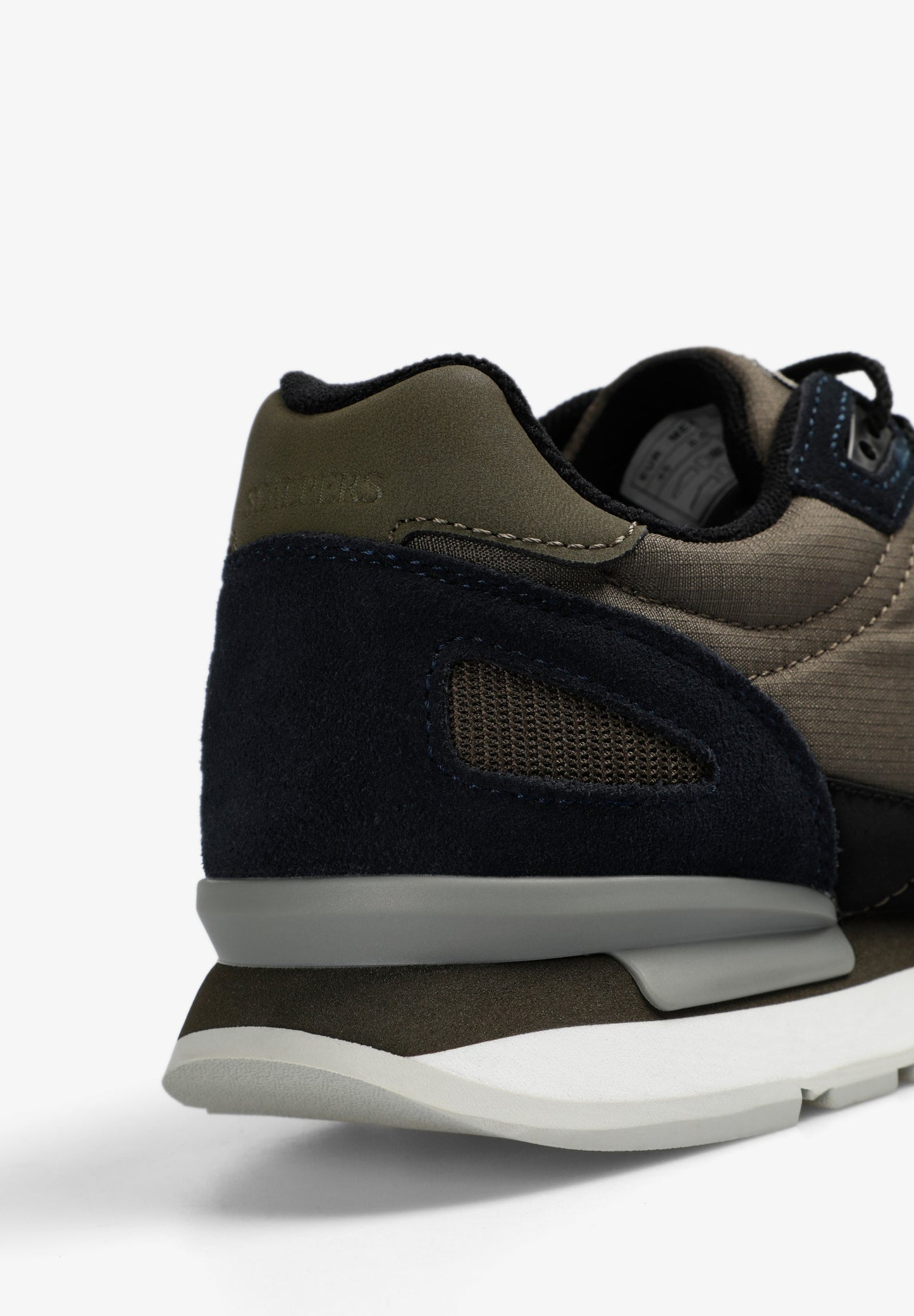 SNEAKERS LEER DOODSHOOFD