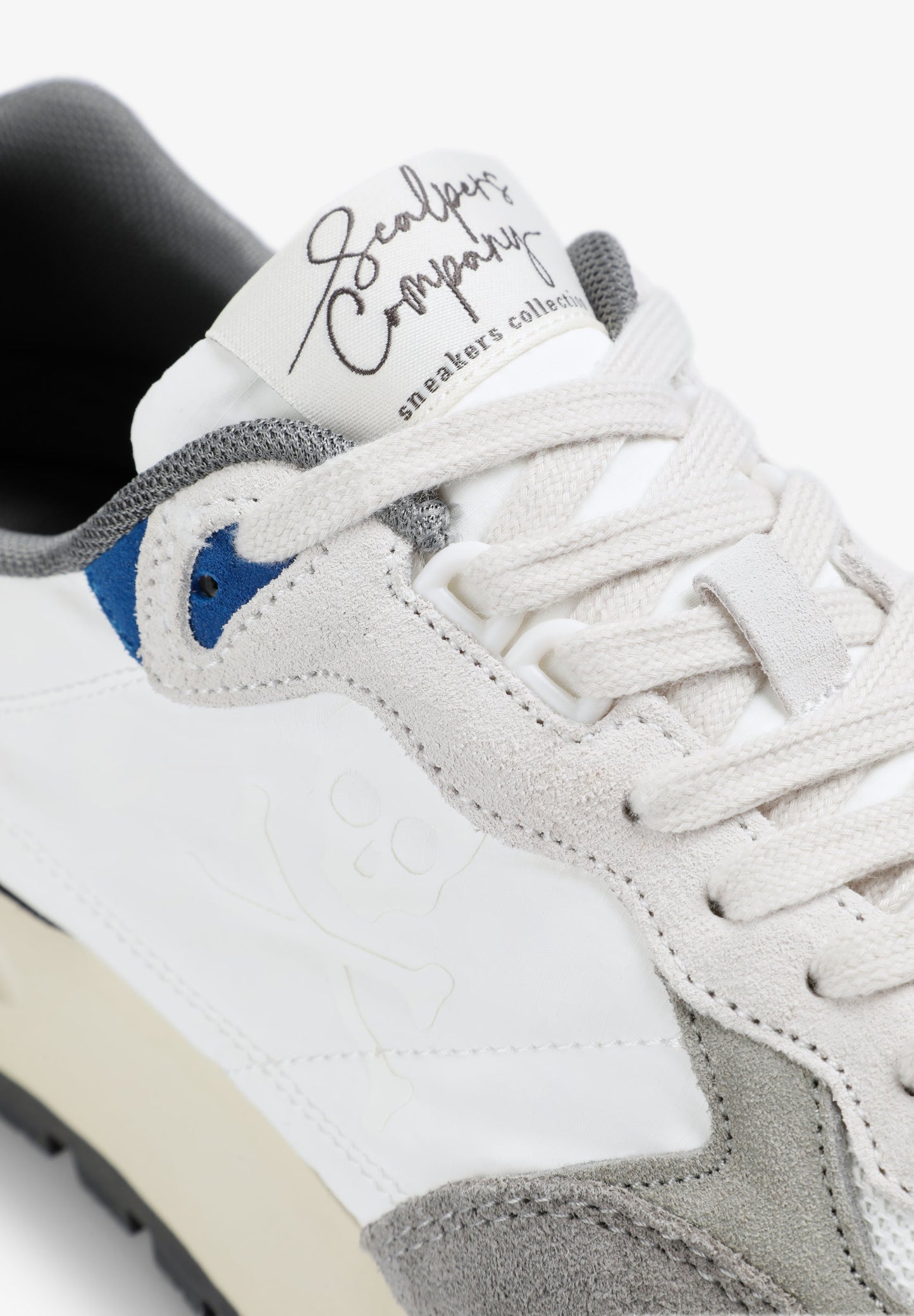 SNEAKERS DOODSKOP ZIJKANT