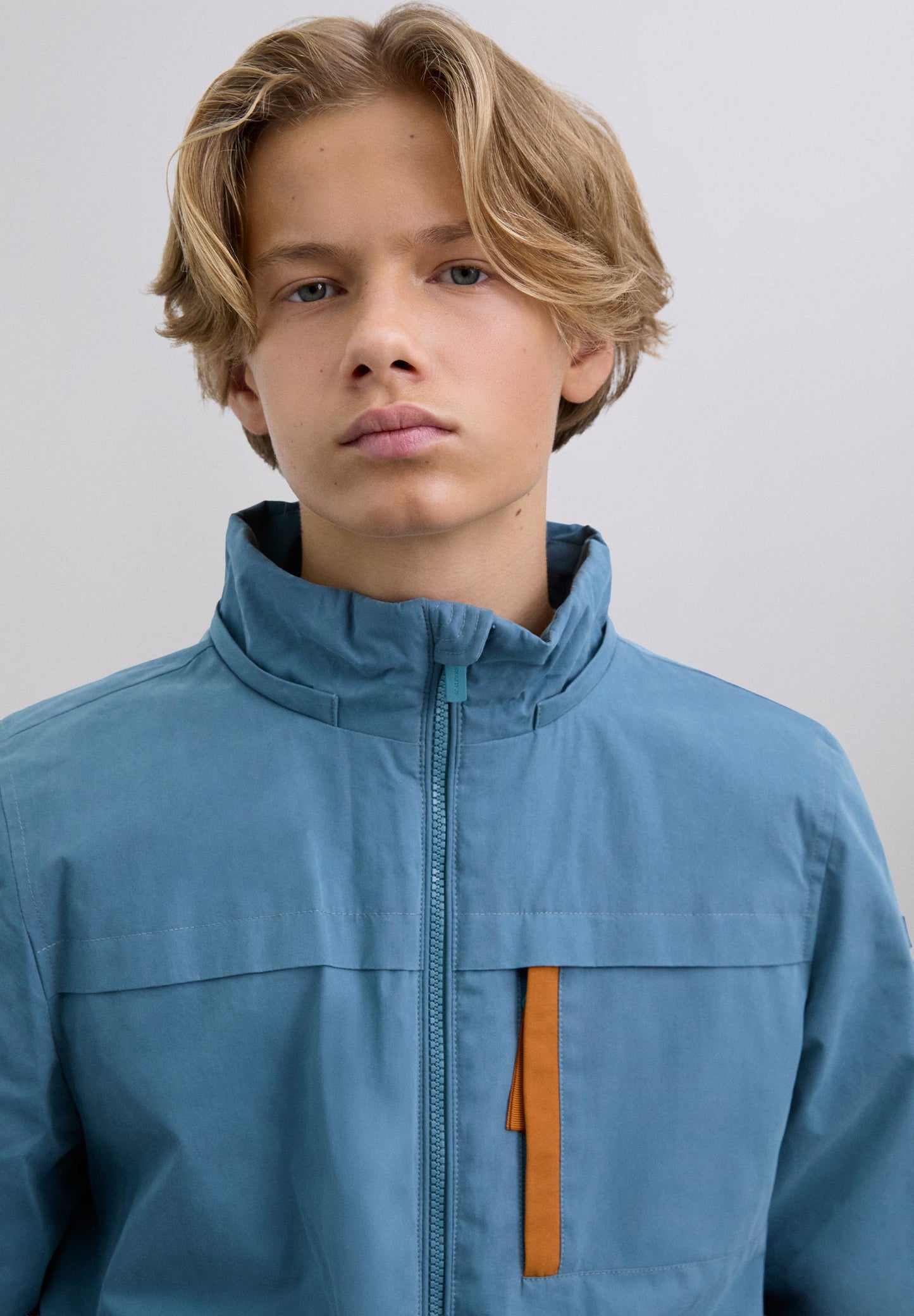 CARDIGAN MIT DREIFARBIGEM COLOUR-BLOCK