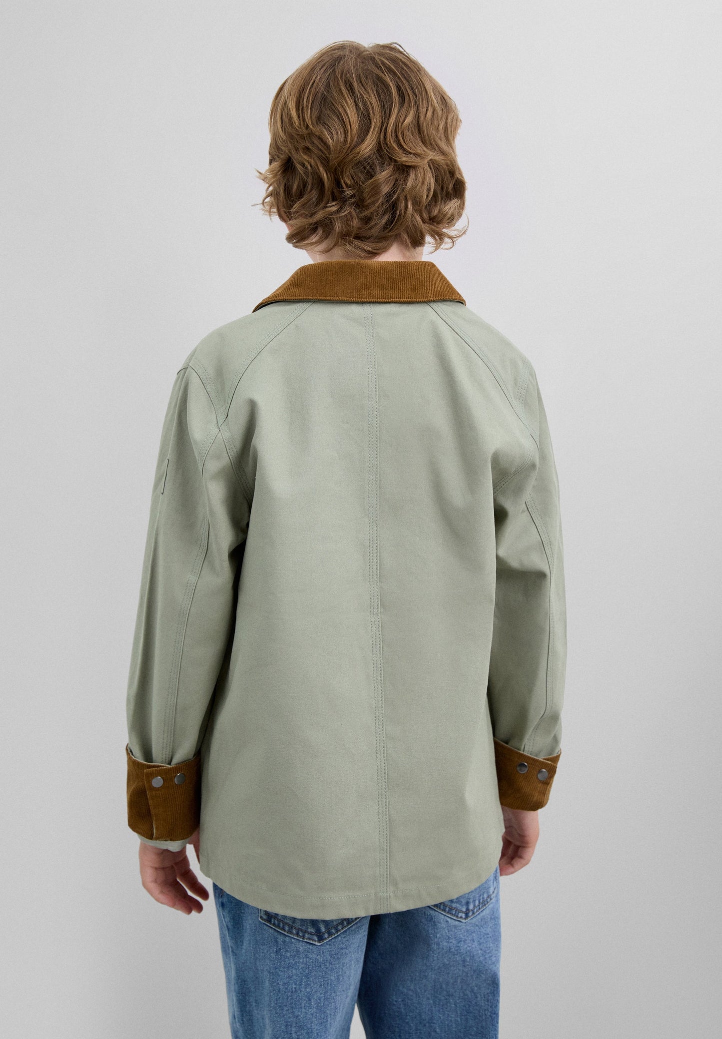 CARDIGAN MIT HEMDKLEID-KRAGEN