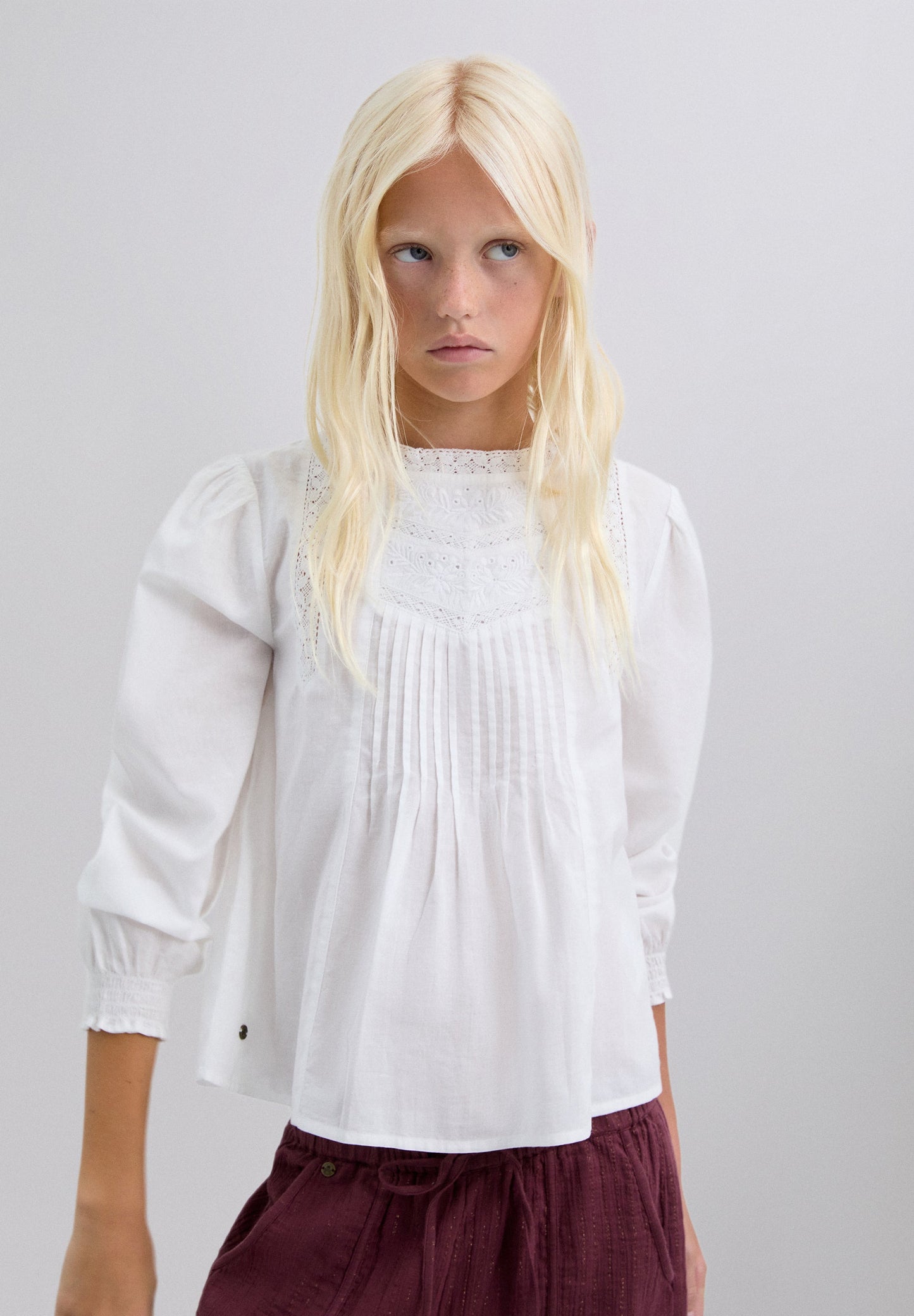 BLUSA MOTIVOS ENCAJE