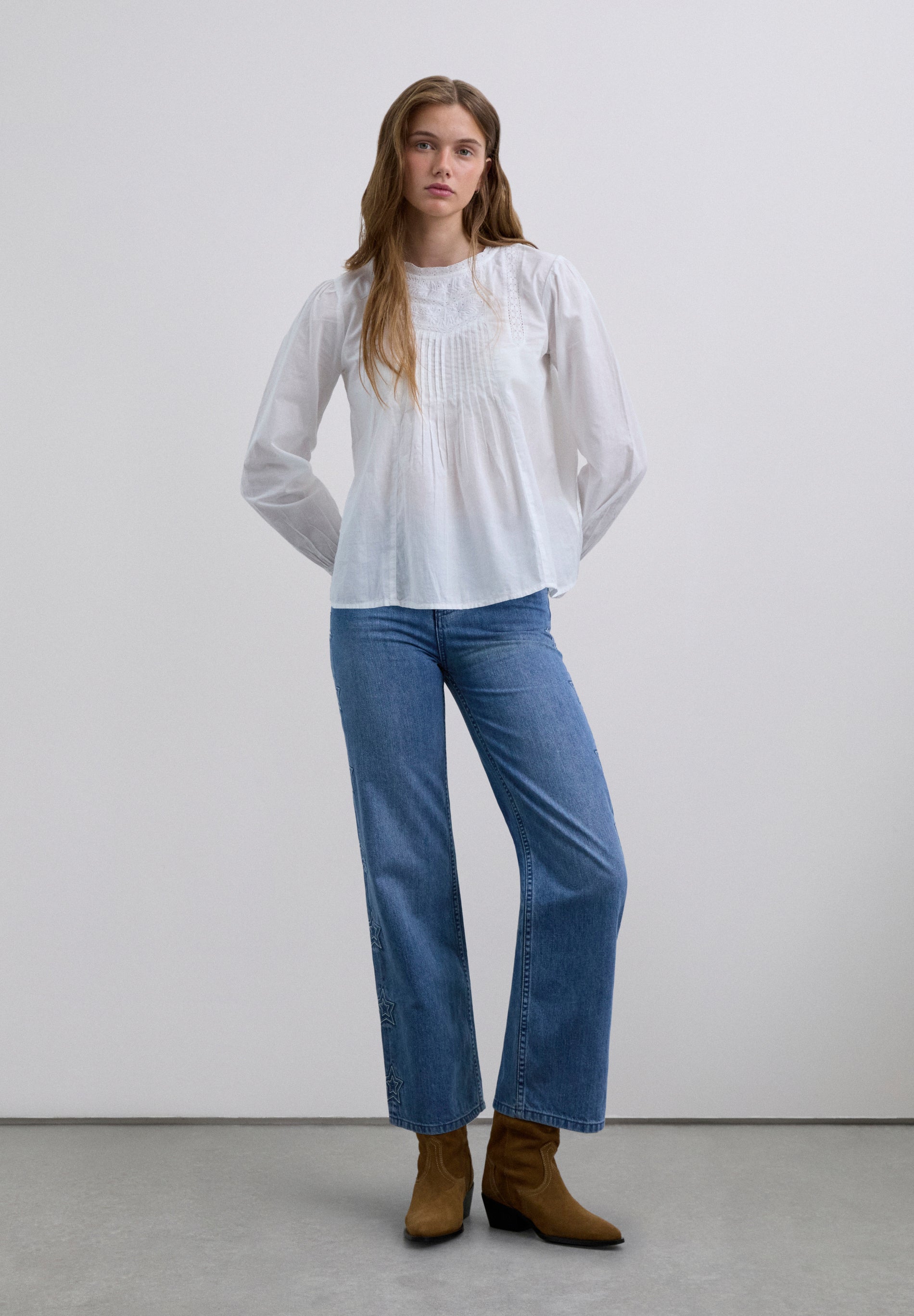 BLOUSE WITH LACE MOTIVES