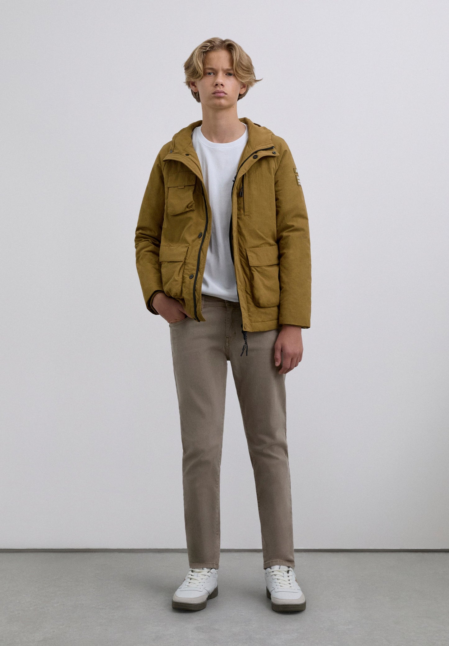 KAPUZENJACKE MIT LOGOTASCHEN