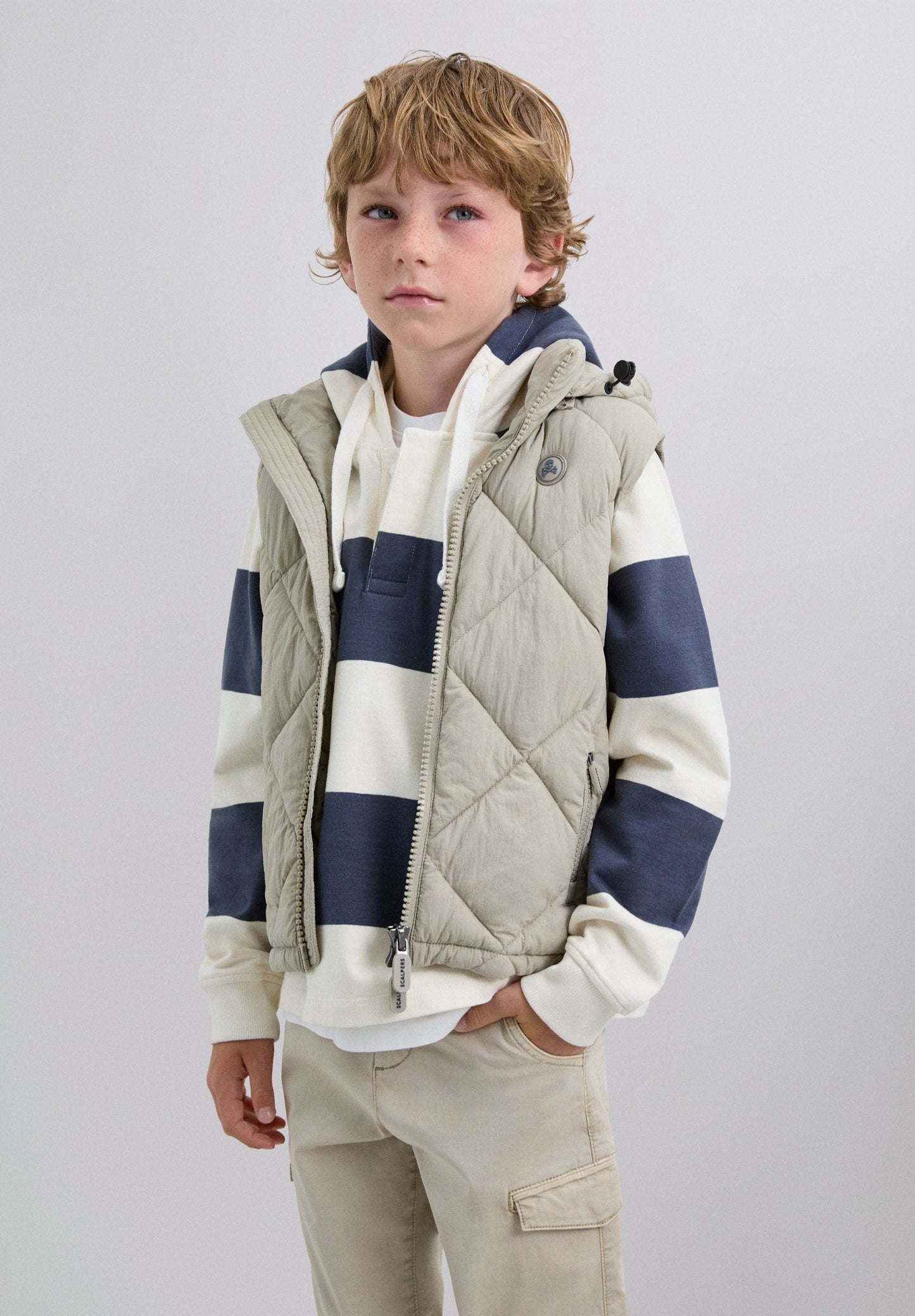 STEPPWESTE MIT KAPUZE UND TOTENKOPF