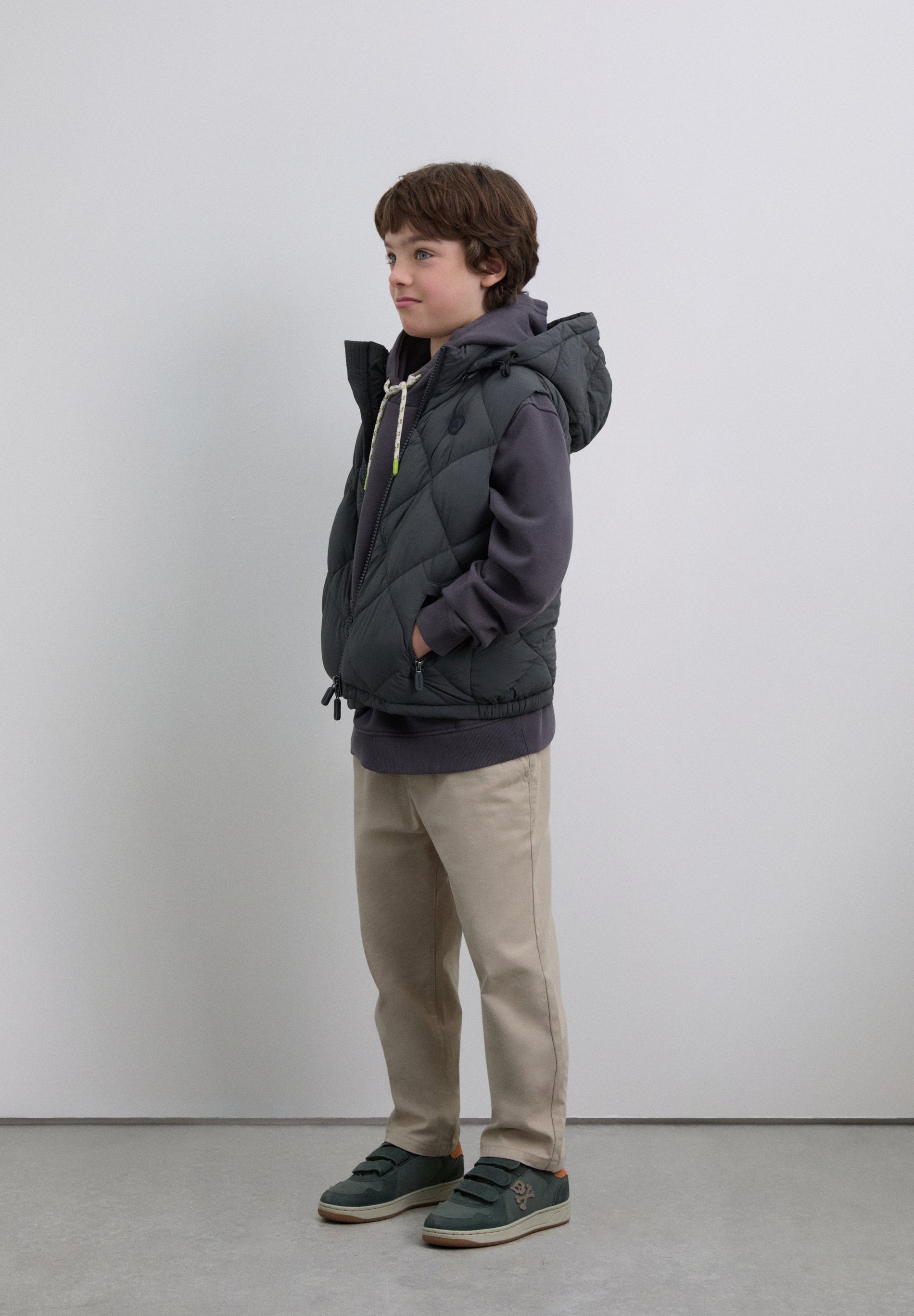 STEPPWESTE MIT KAPUZE UND TOTENKOPF