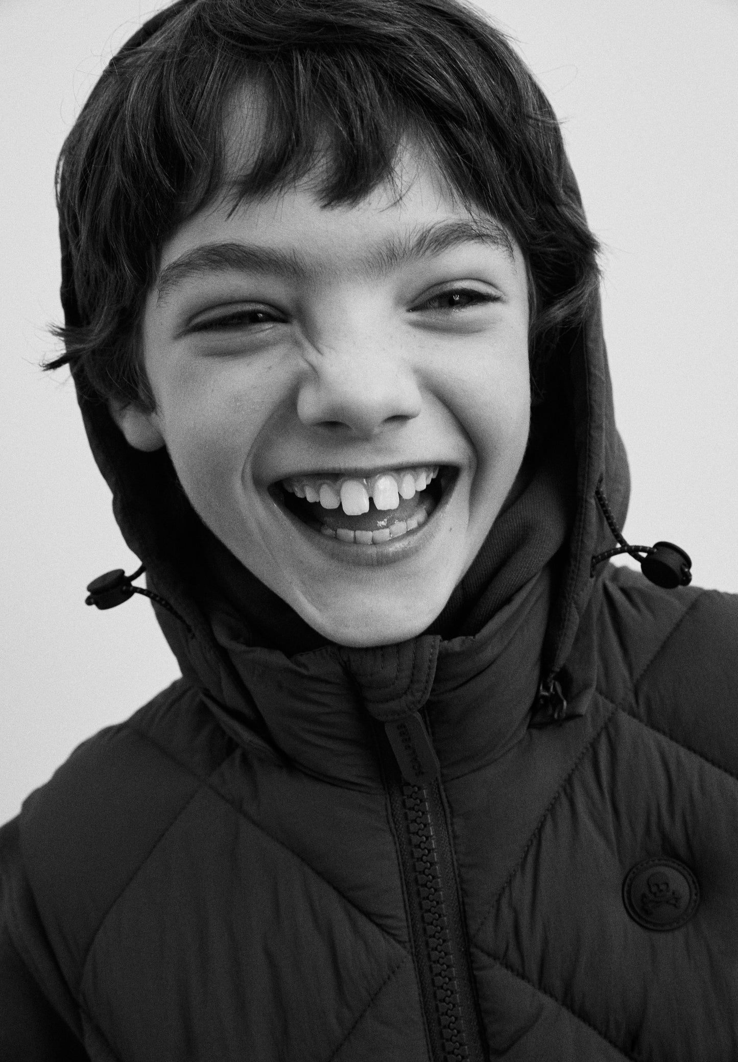 DOUDOUNE SANS MANCHES CAPUCHE SKULL