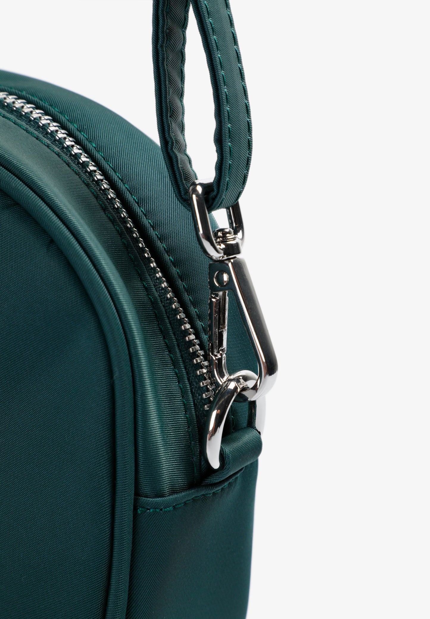 UMHÄNGETASCHE MIT CHARM