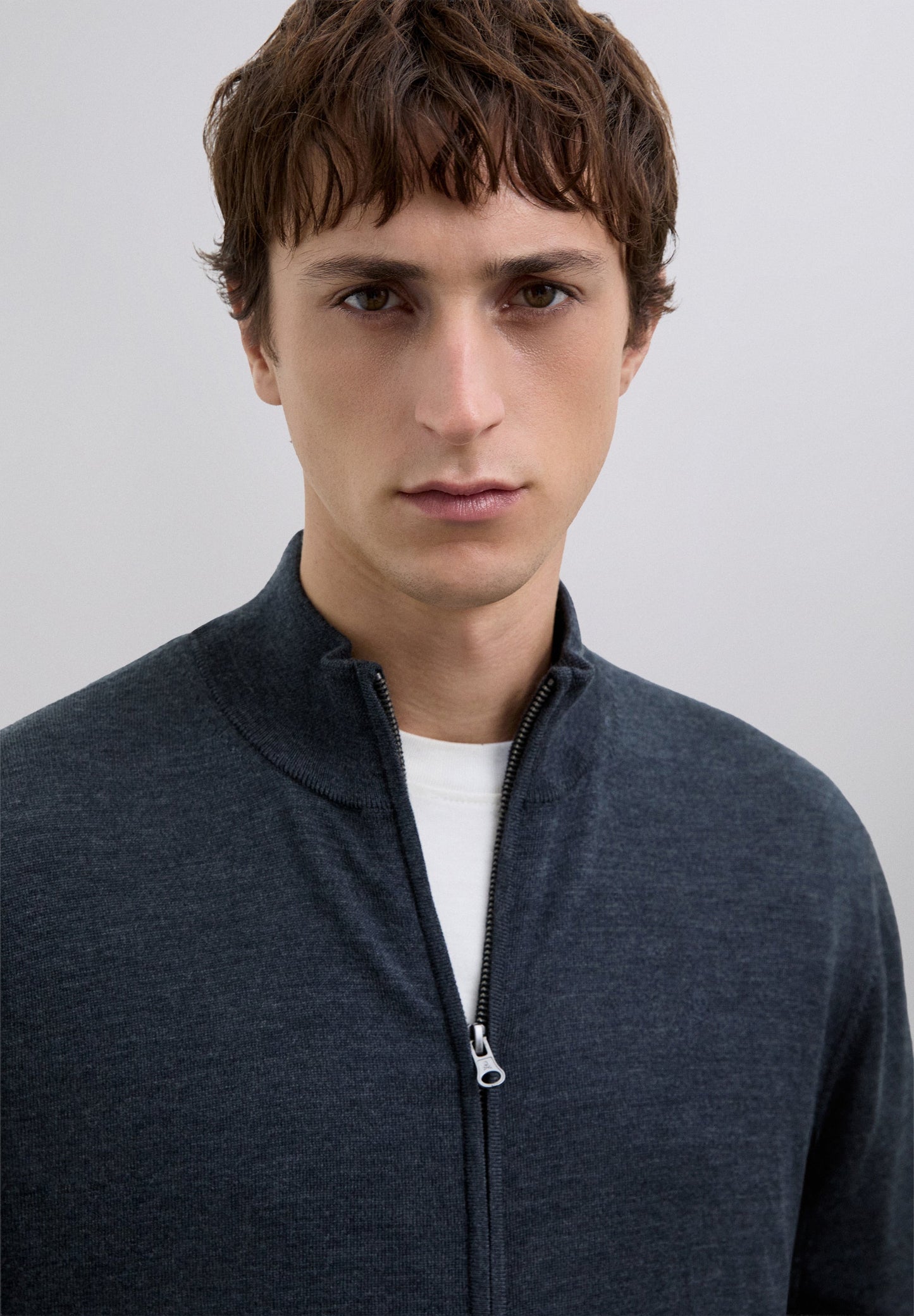 STRICKJACKE AUS MERINOWOLLE MIT REISSVERSCHLUSS