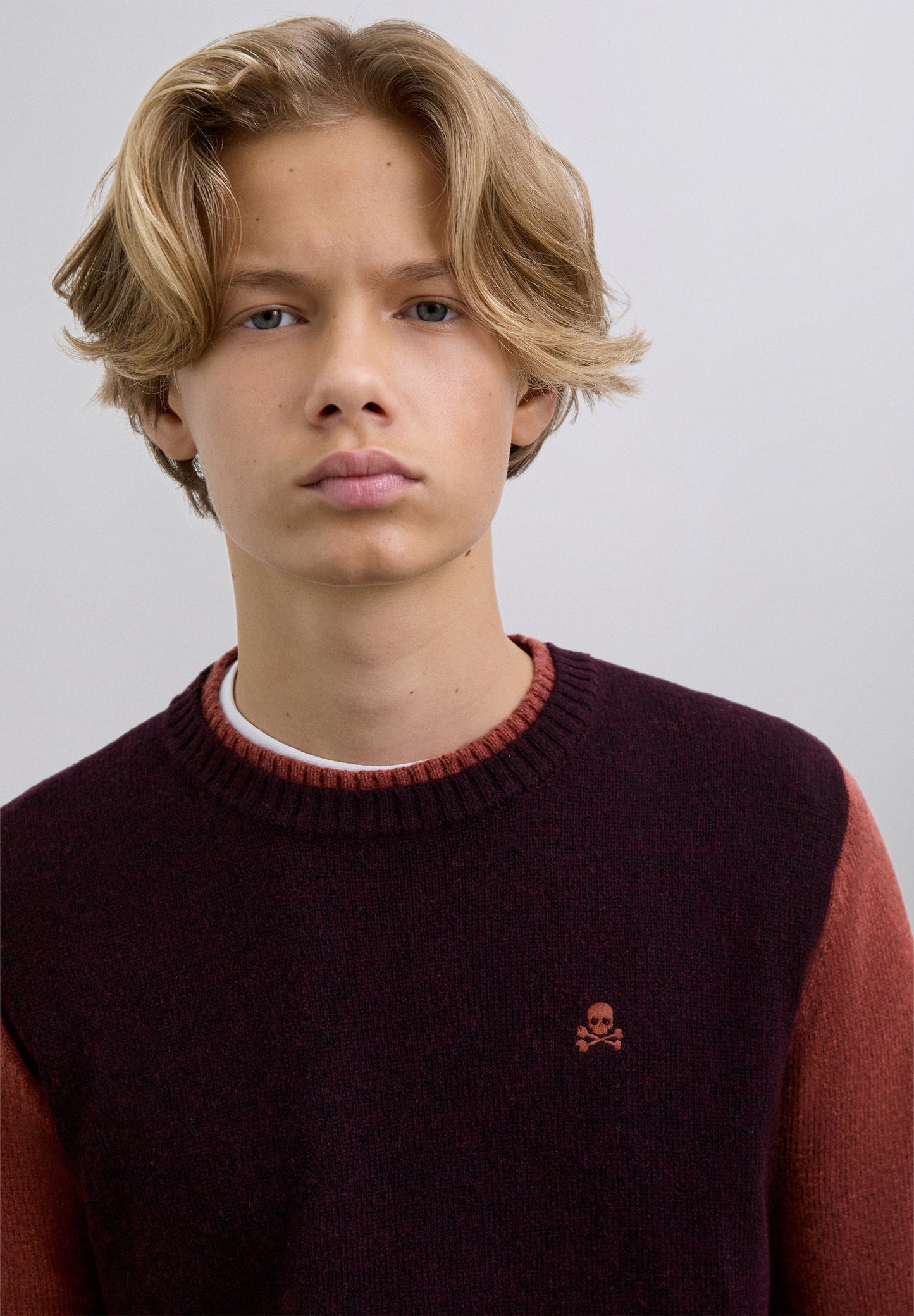 PULL MAILLE CONTRASTANT