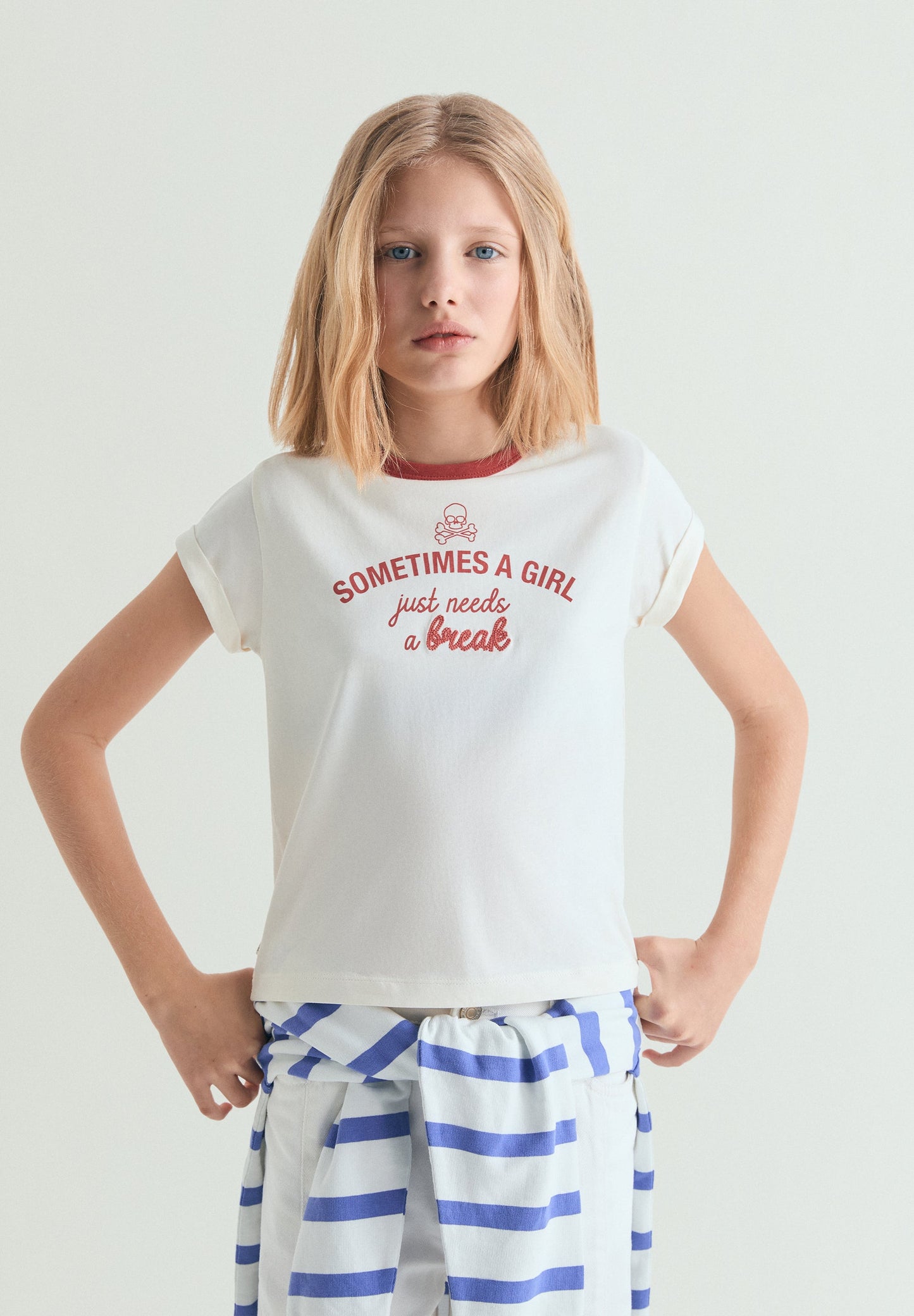 PRINTED T-SHIRT WITH CONTRAST COLLAR