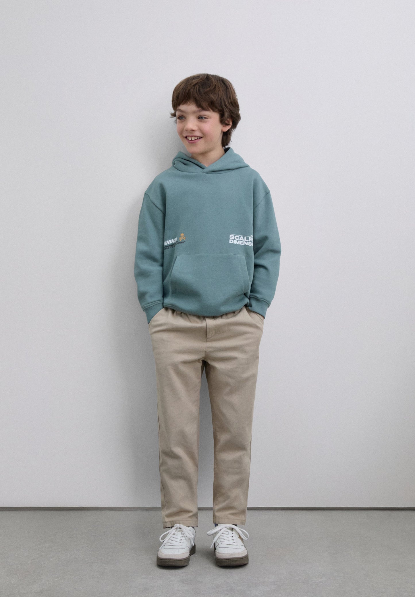 HOODY MIT KAPUZE UND PRINT