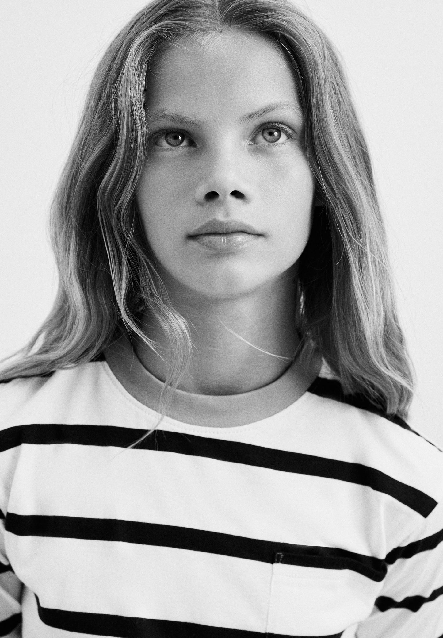 SHIRT MIT FARBLICH ABGESETZTEN STREIFEN