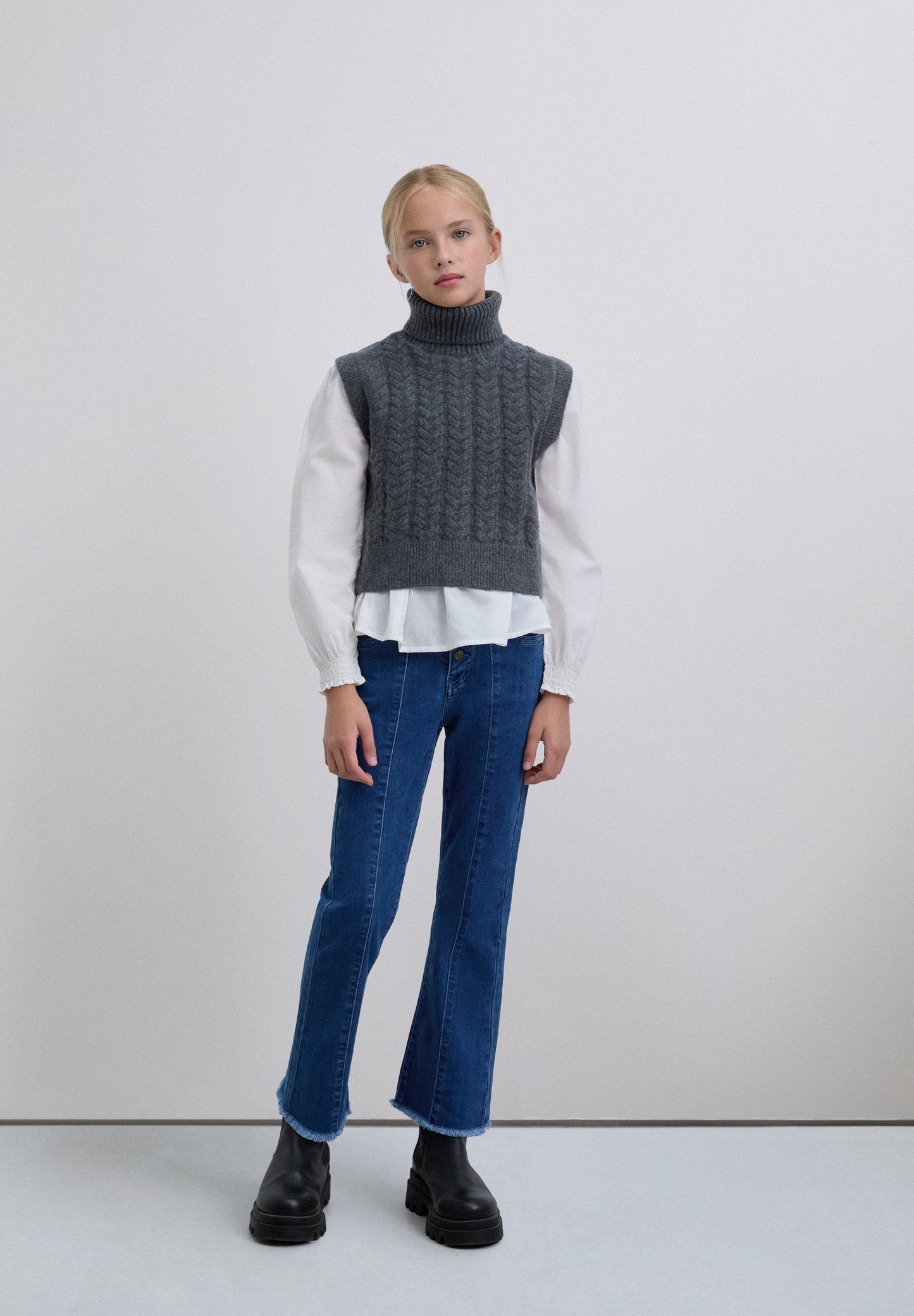 HIGH NECK KNIT VEST