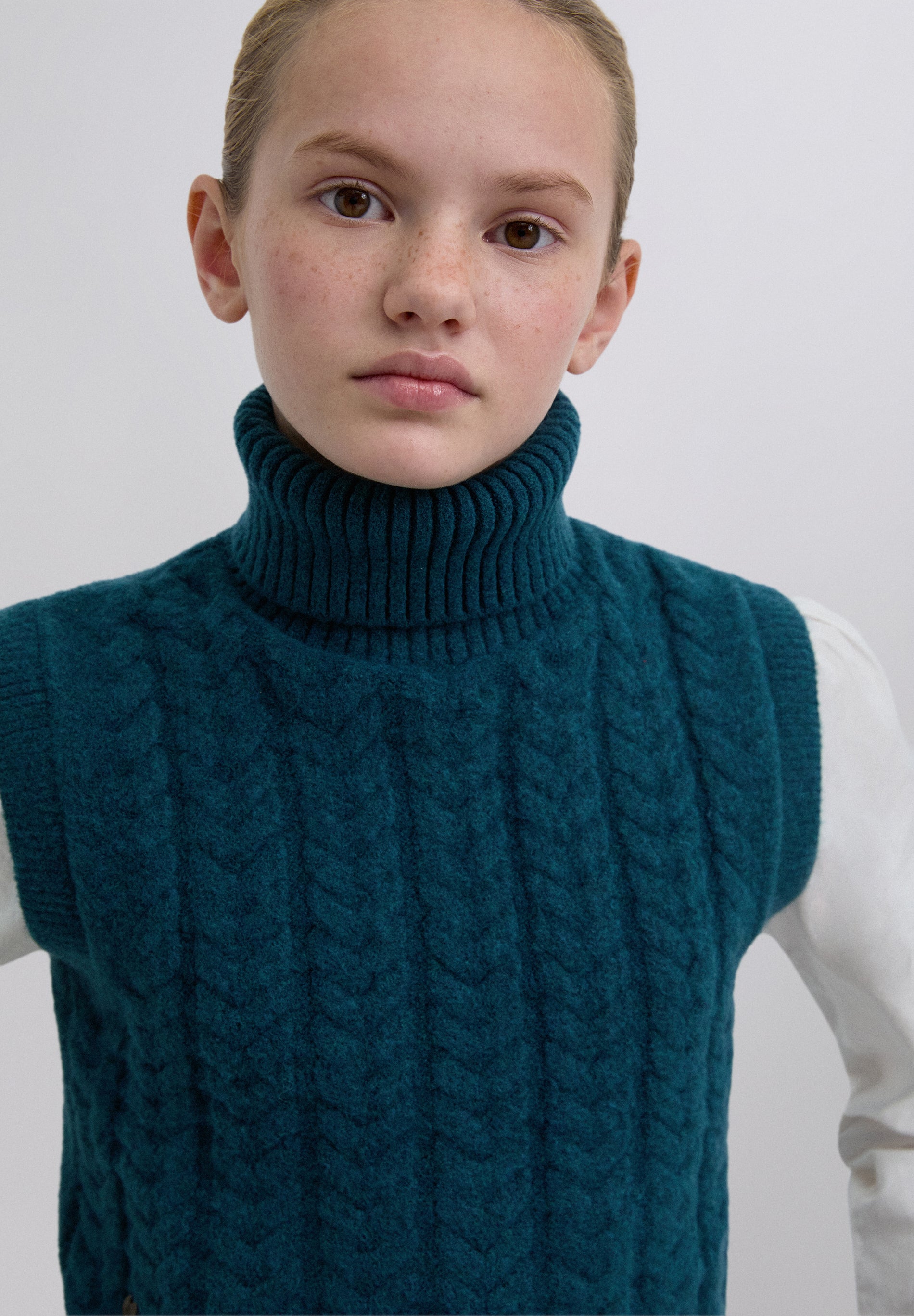 STRICKWESTE MIT KRAGEN