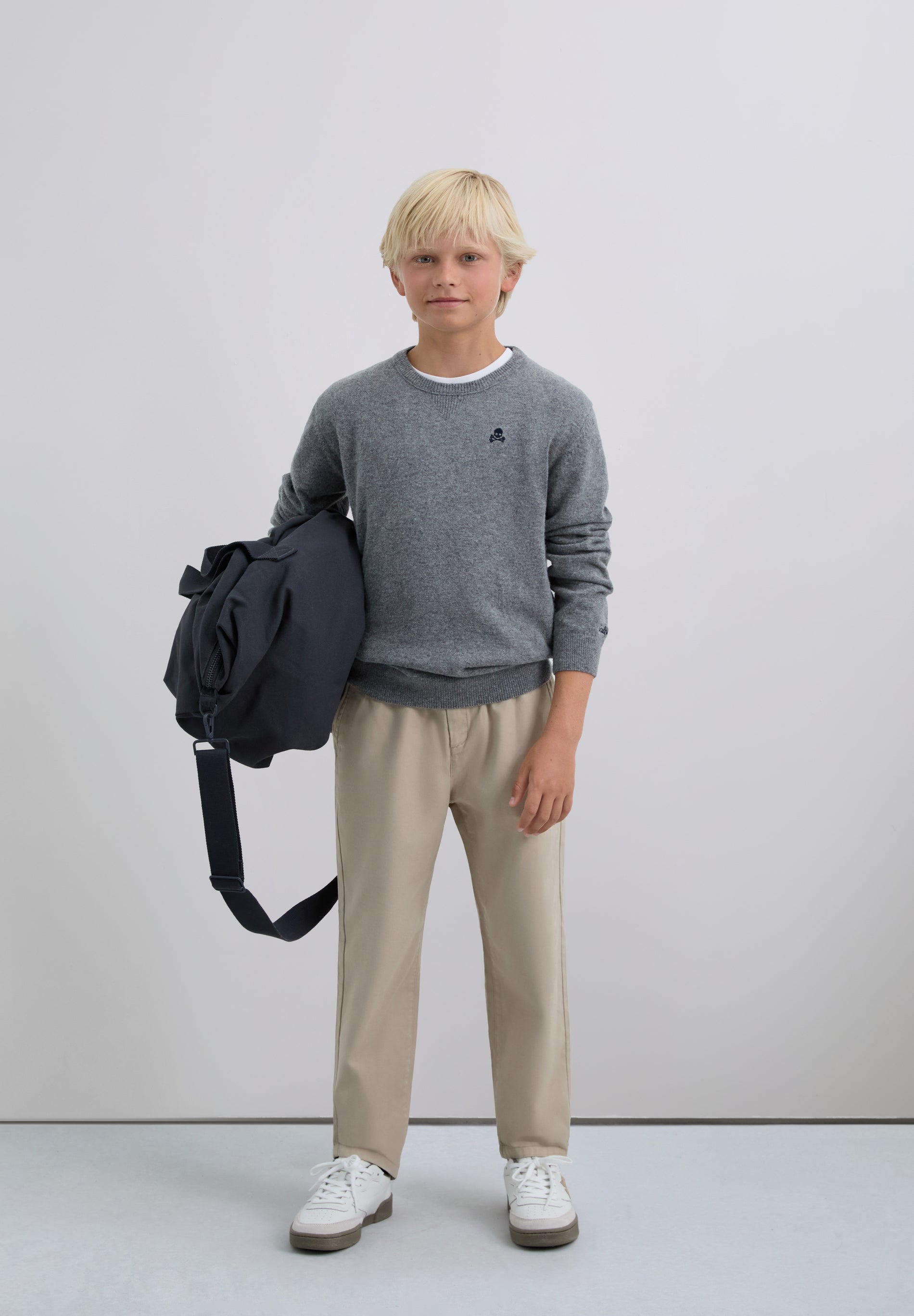 PULLOVER AUS WOLLE MIT TOTENKOPF