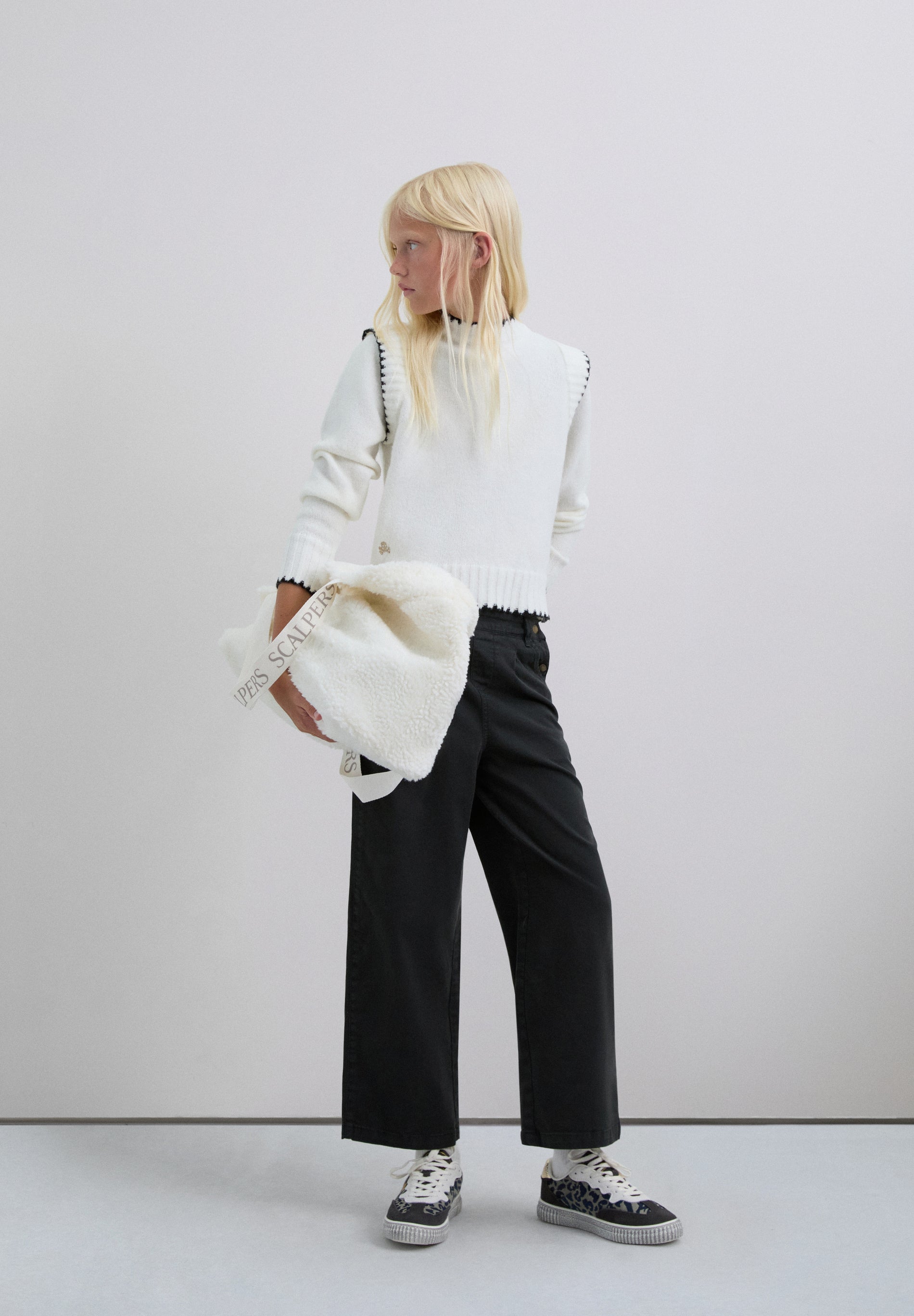 CONTRAST KNIT SWEATER