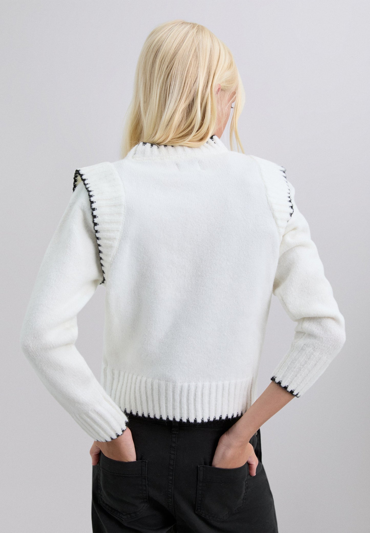 PULL MAILLE CONTRASTANT