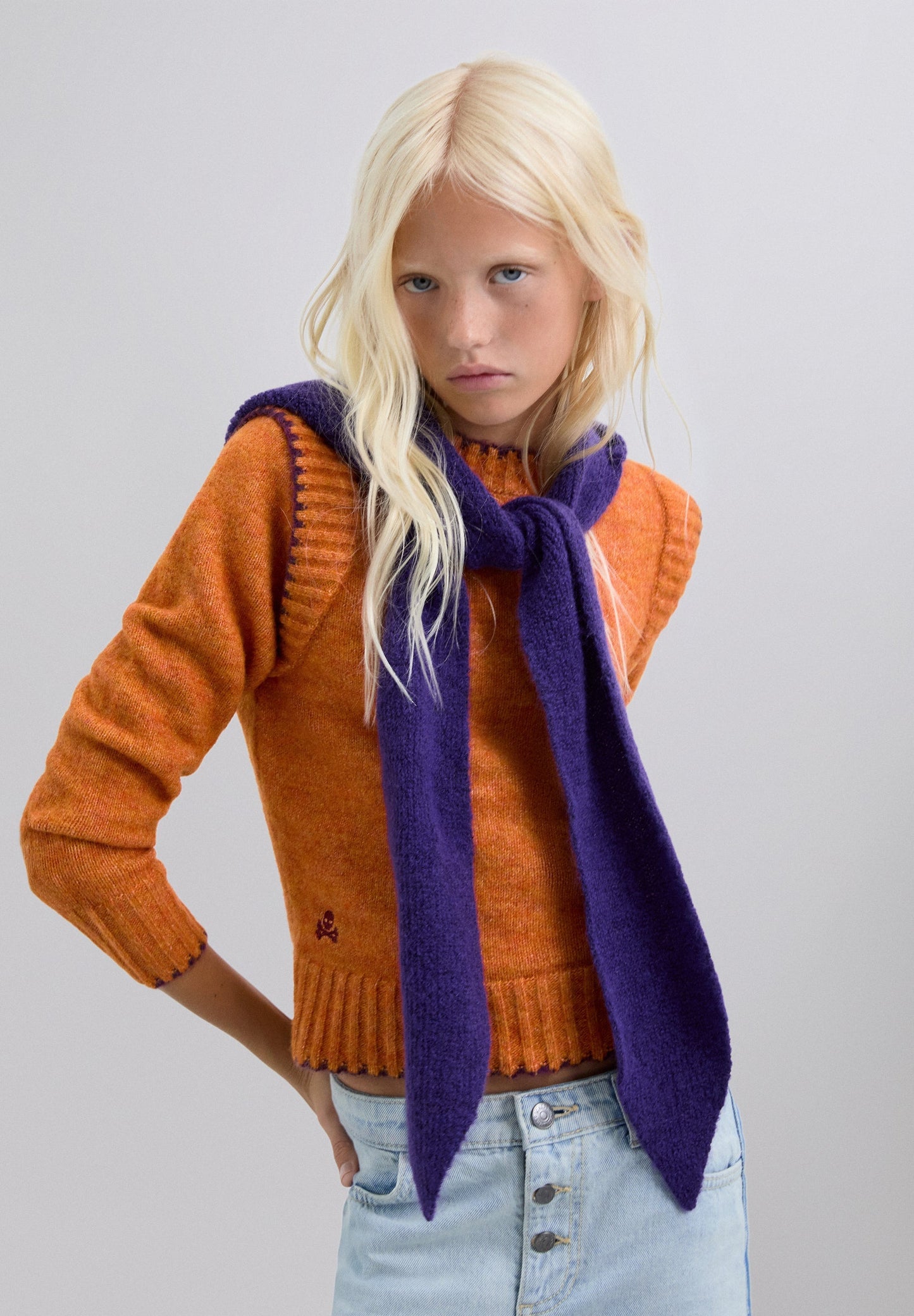 CONTRAST KNIT SWEATER