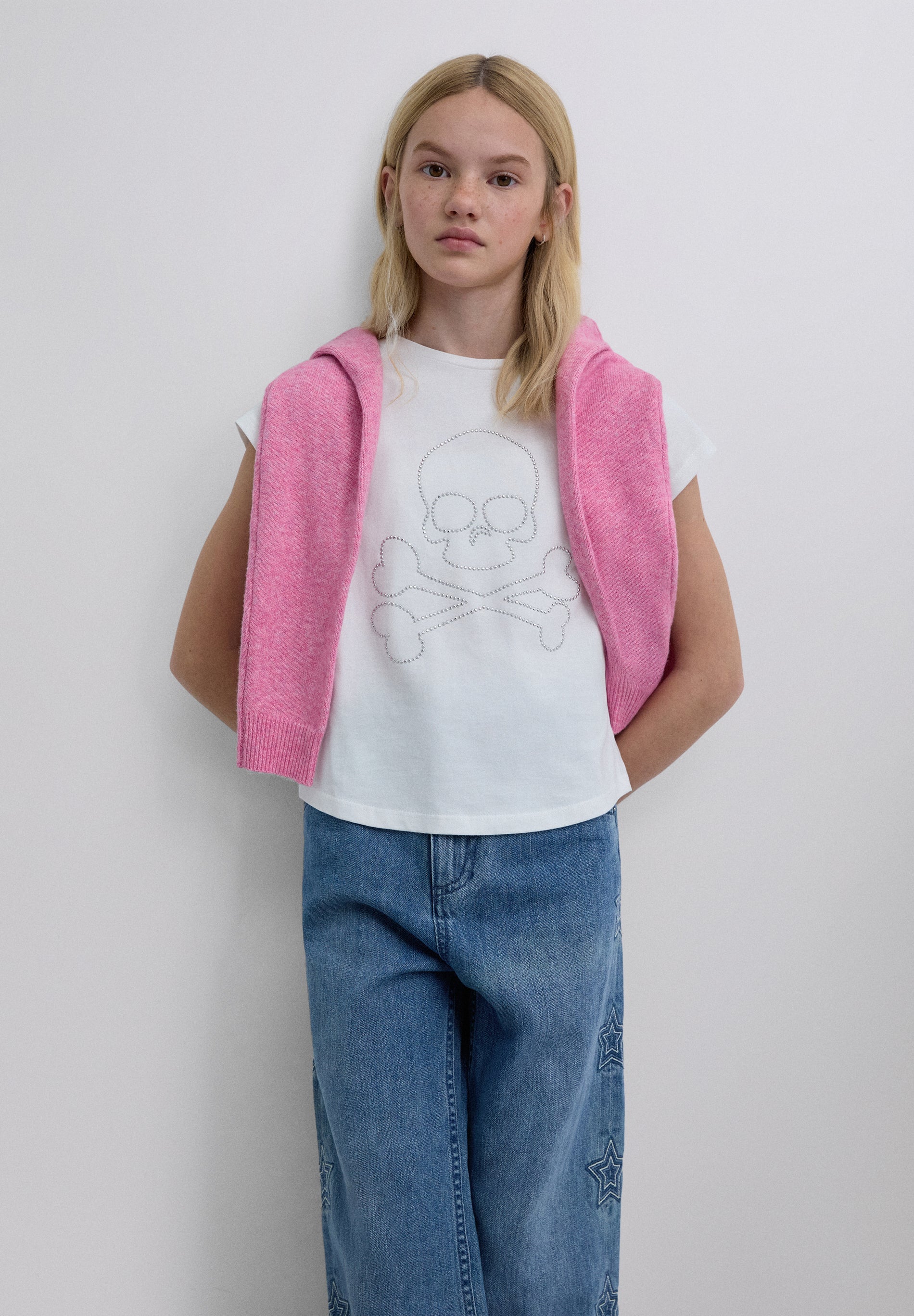 T-SHIRT MIT STRASS-TOTENKOPF