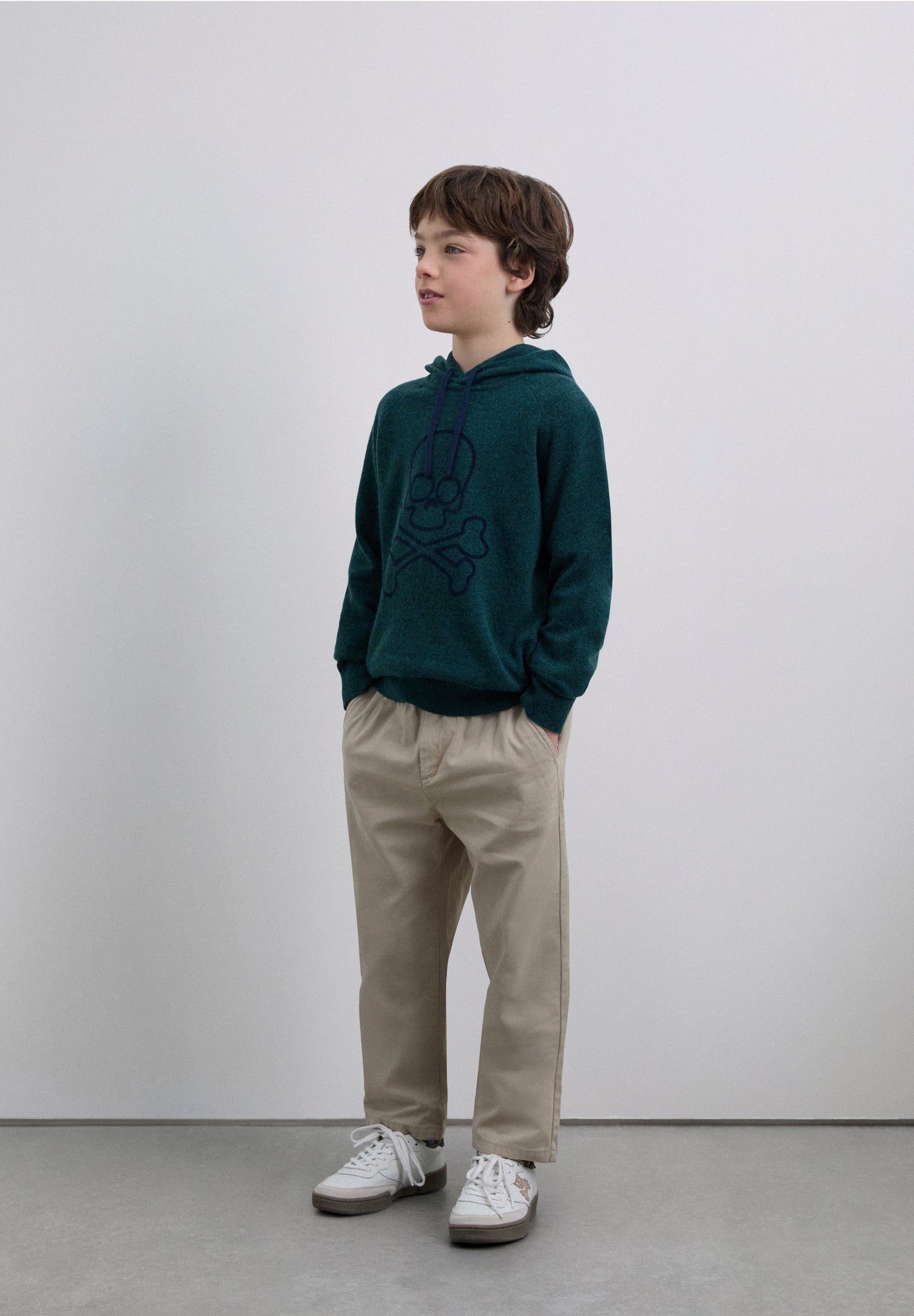 KAPUZENPULLOVER MIT TOTENKOPF