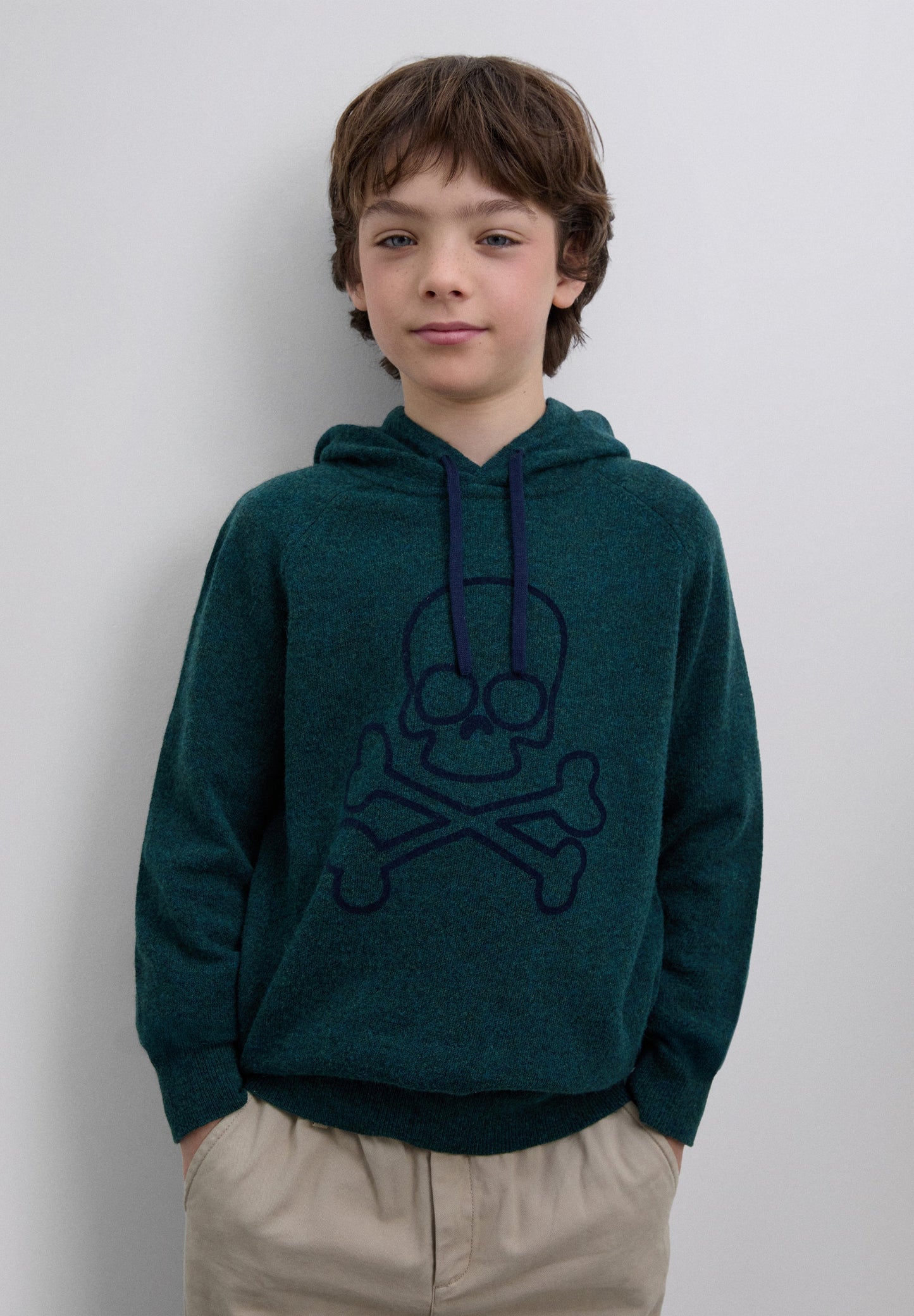 KAPUZENPULLOVER MIT TOTENKOPF