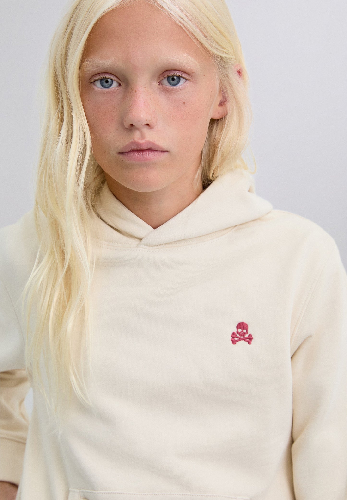 SWEAT CAPUCHE SKULL BRODERIE