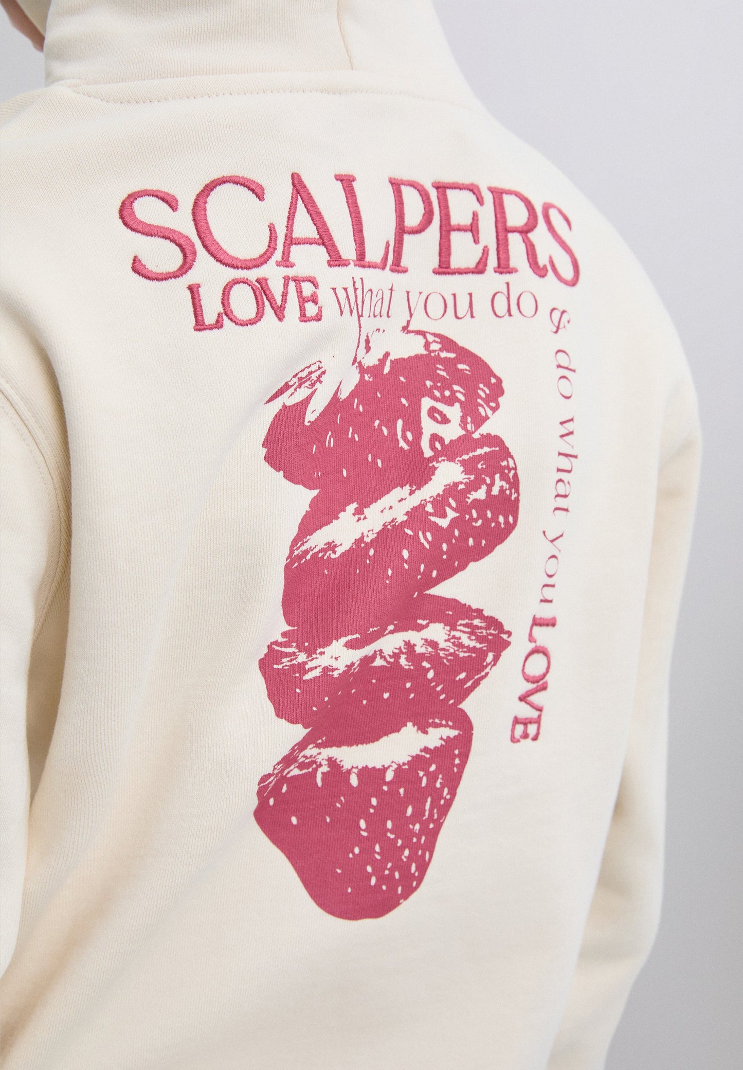 SWEAT CAPUCHE SKULL BRODERIE