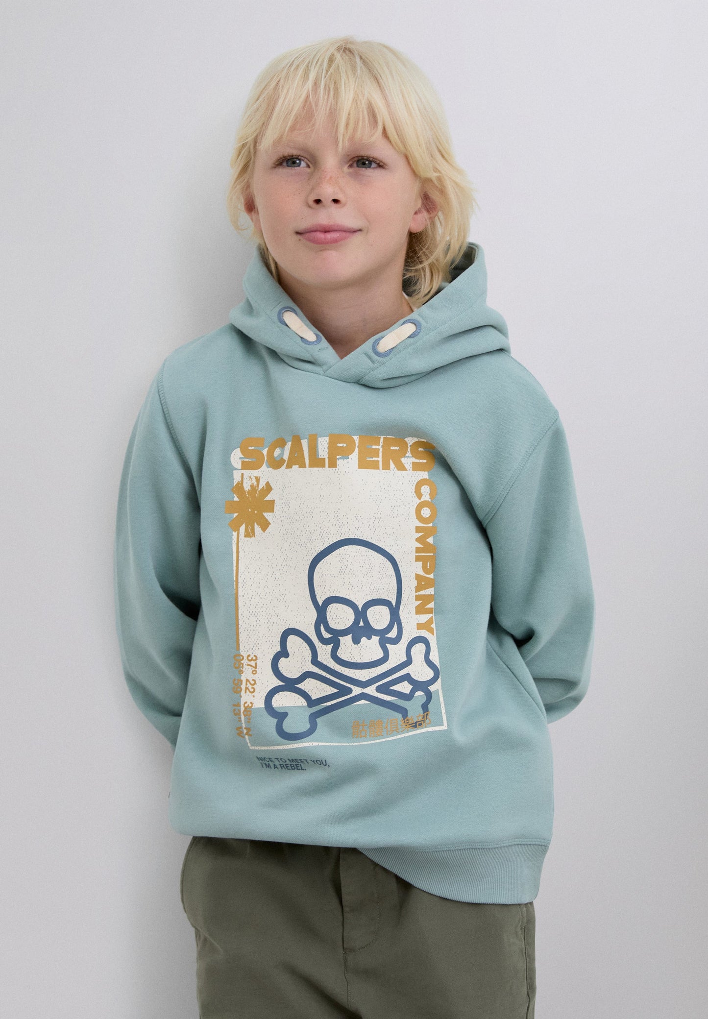 HOODY MIT KAPUZE UND PRINT