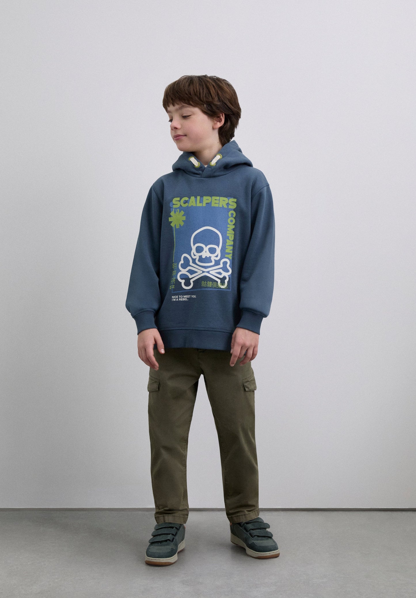 HOODY MIT KAPUZE UND PRINT