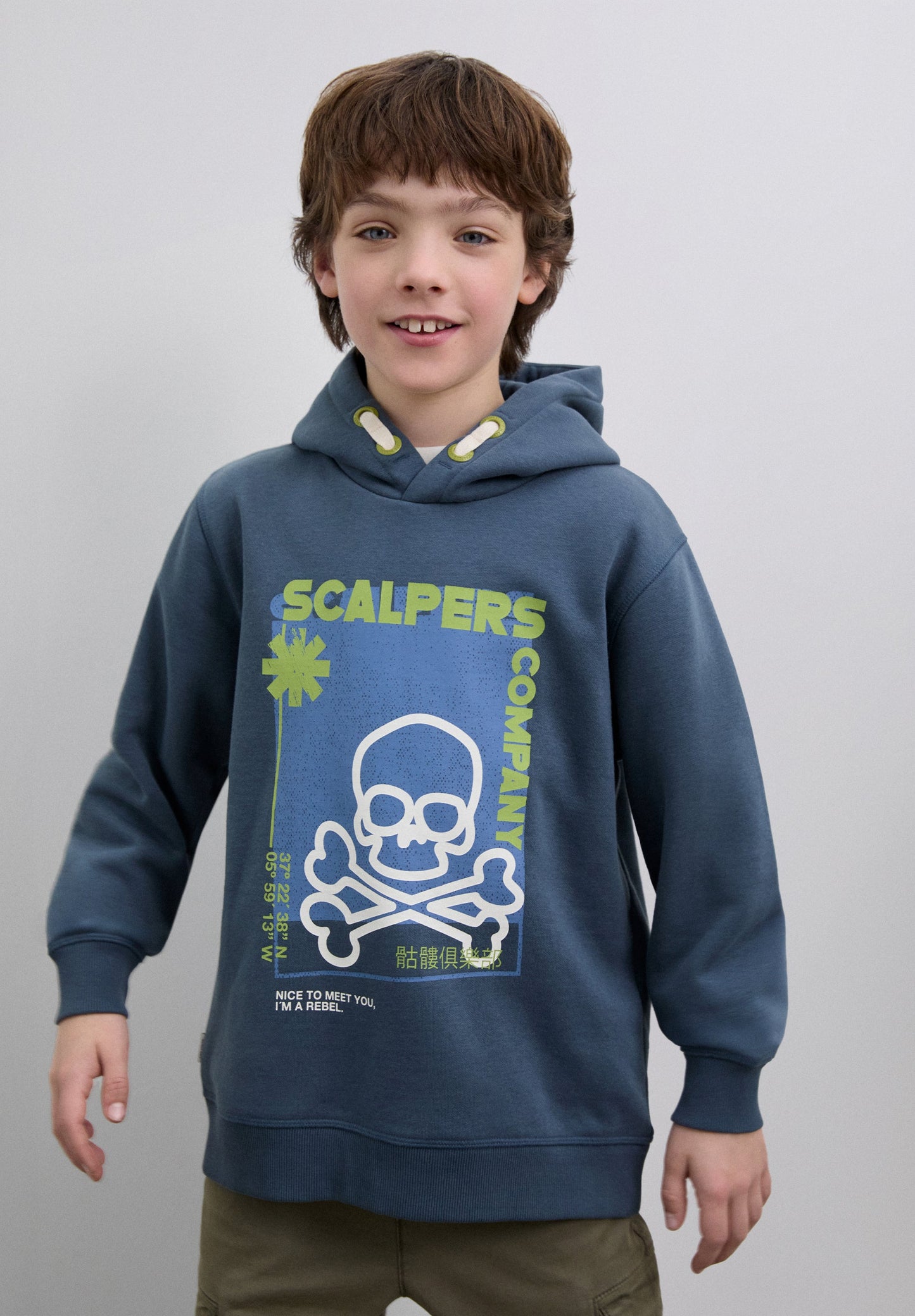 HOODY MIT KAPUZE UND PRINT