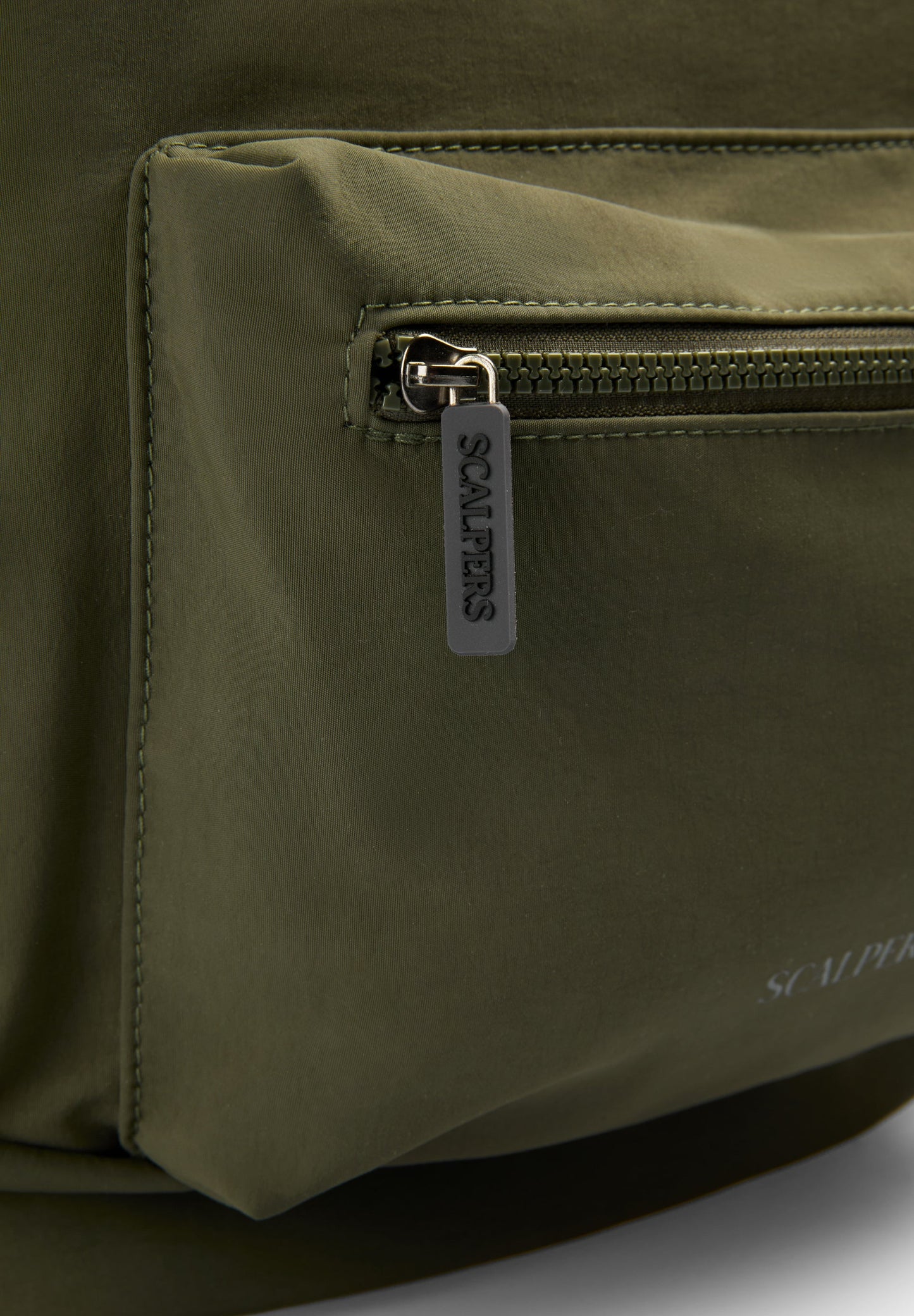 RUCKSACK AUS TECHNISCHEM GEWEBE MIT TOTENKOPF