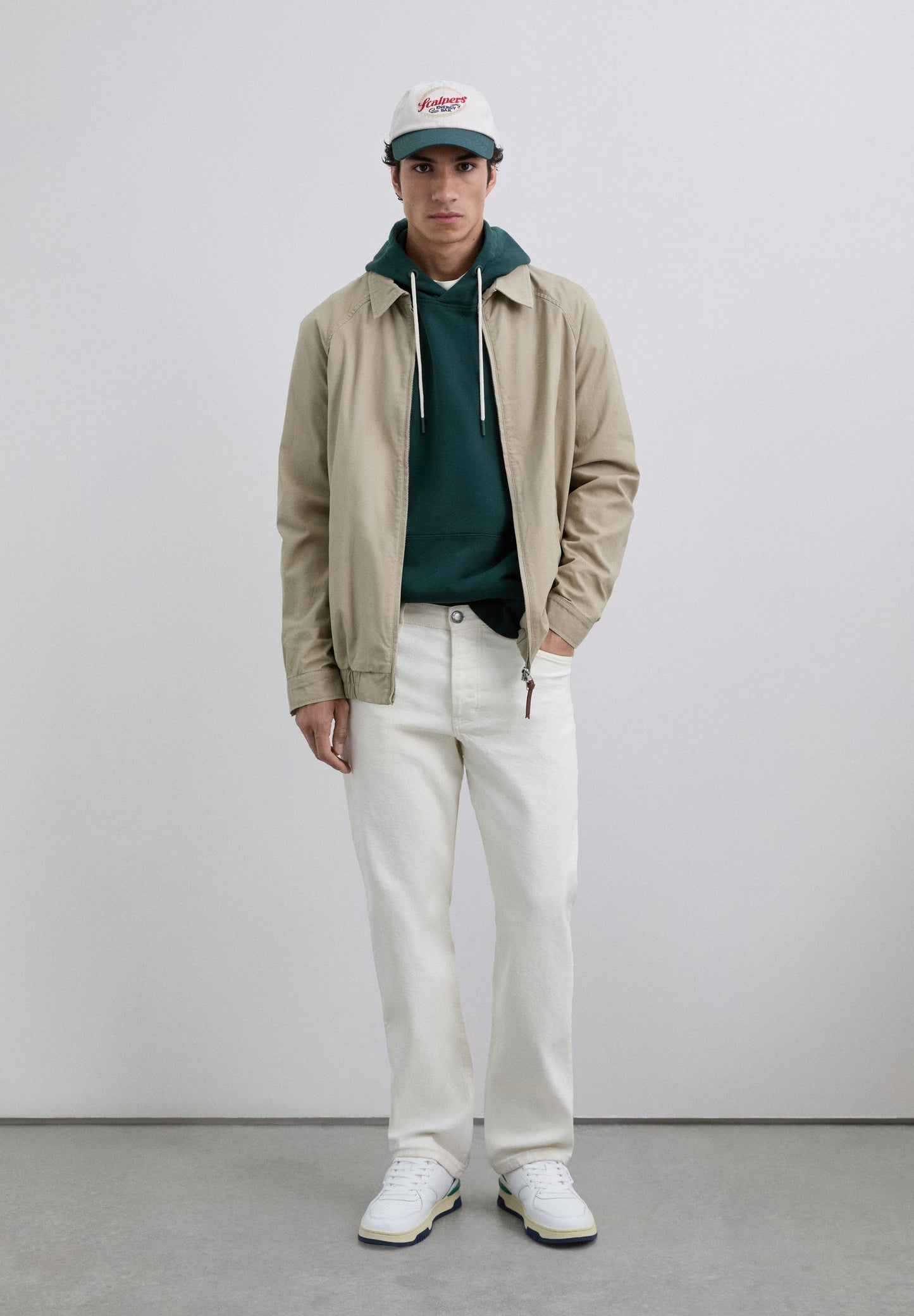 CAP WITH CONTRAST EMBROIDERY