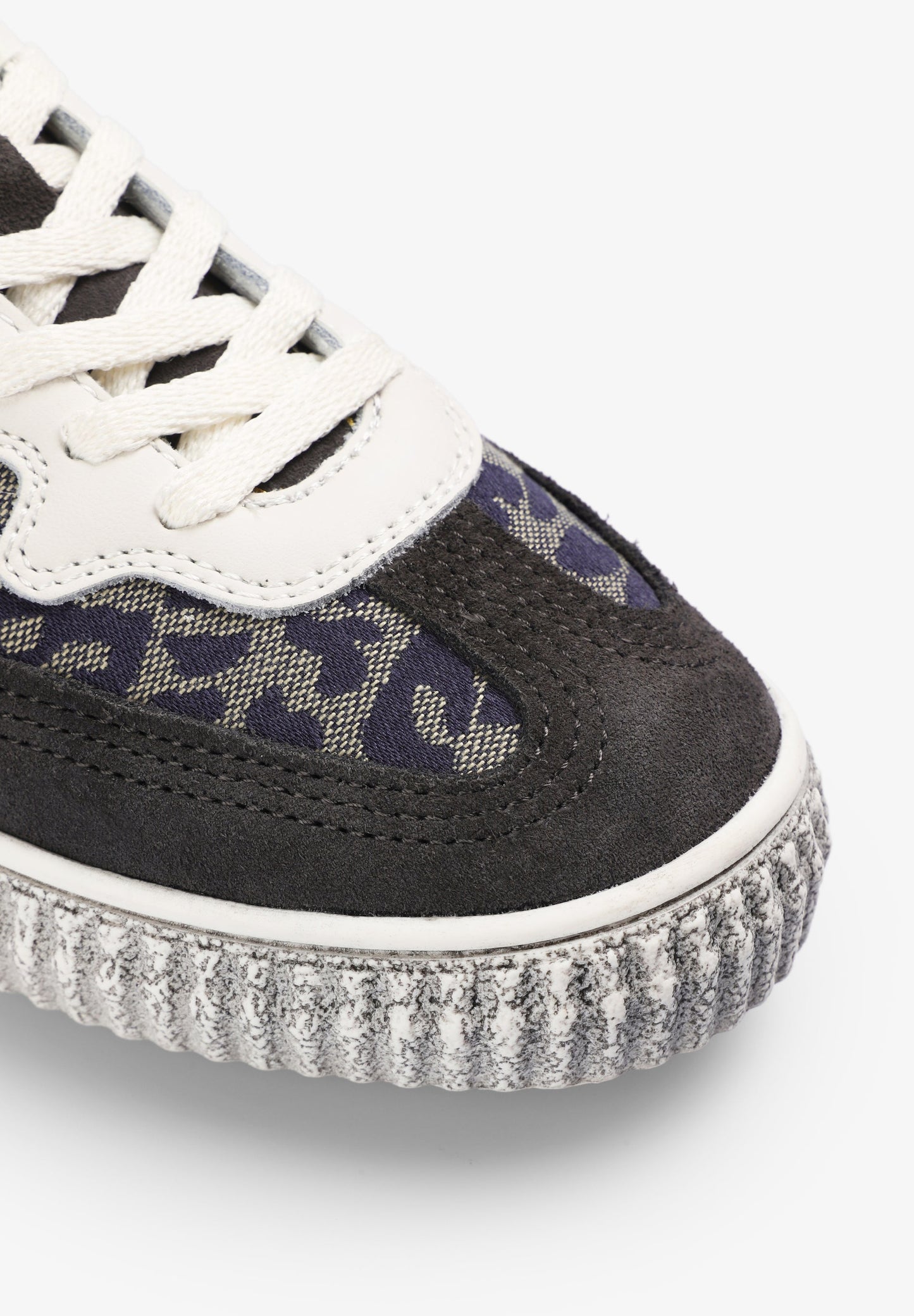 SNEAKER MIT TOTENKOPF UND ANIMAL-PRINT