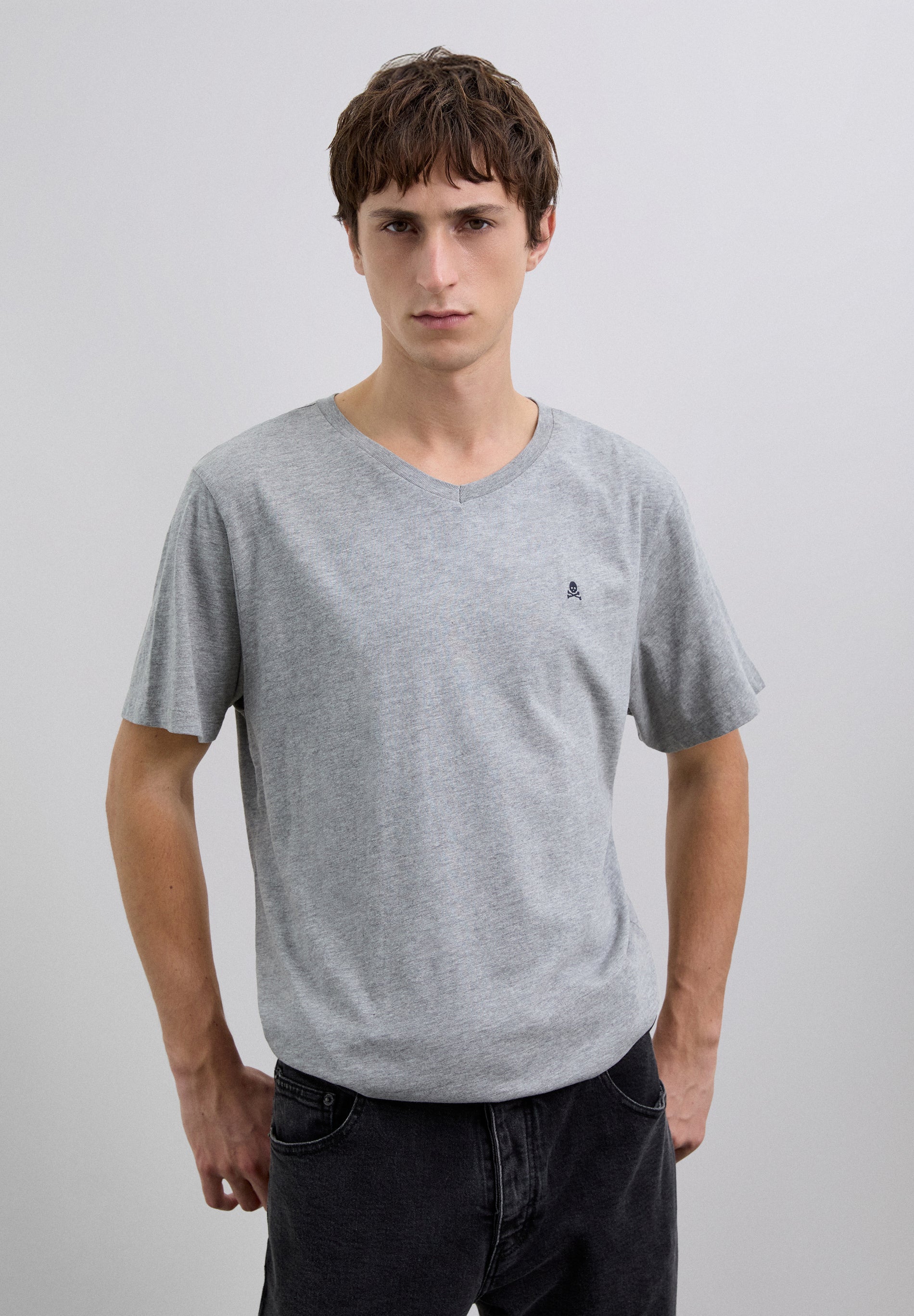 EMBROIDERED SKULL T-SHIRT