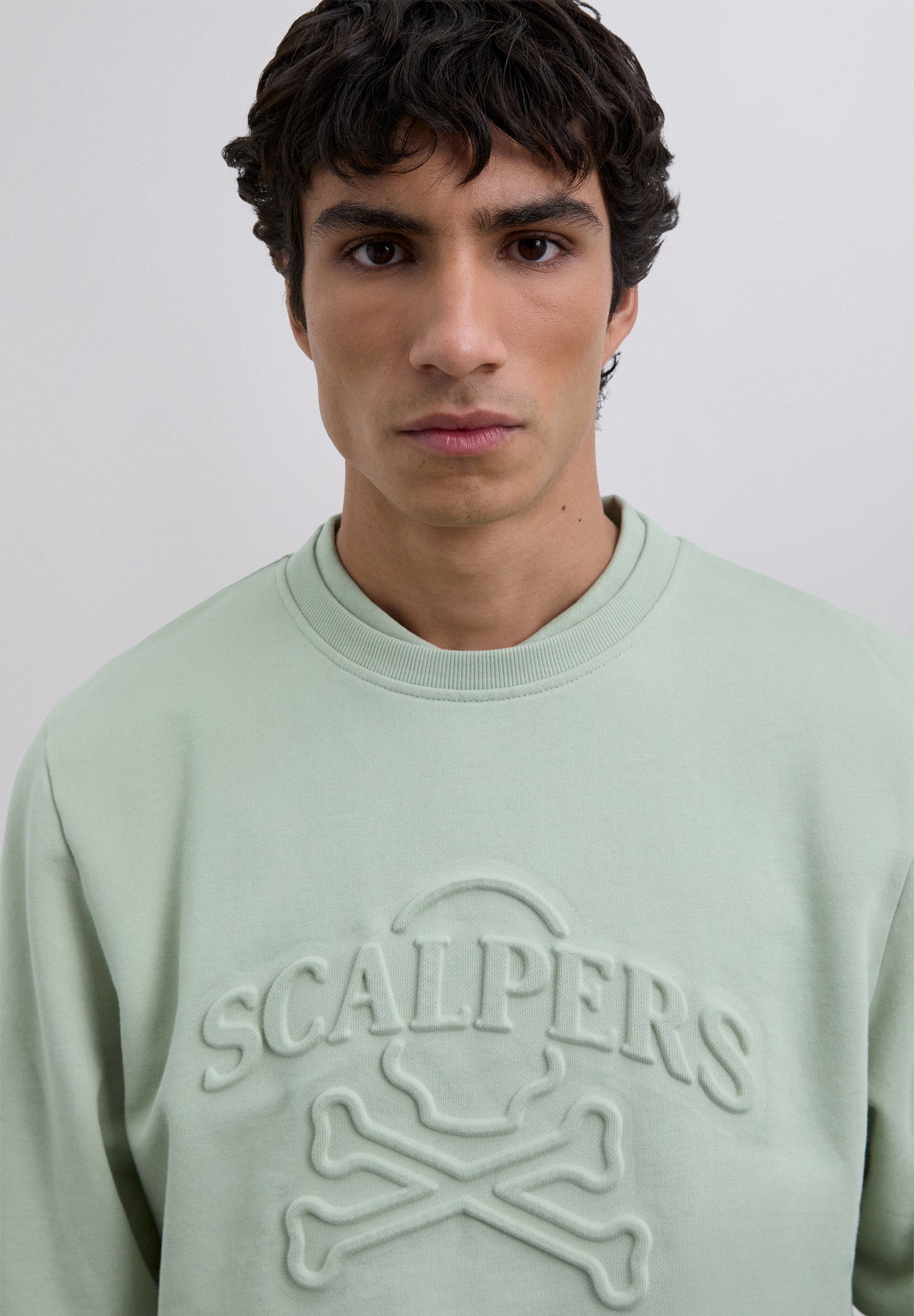 SWEATER LOGO RELIËF