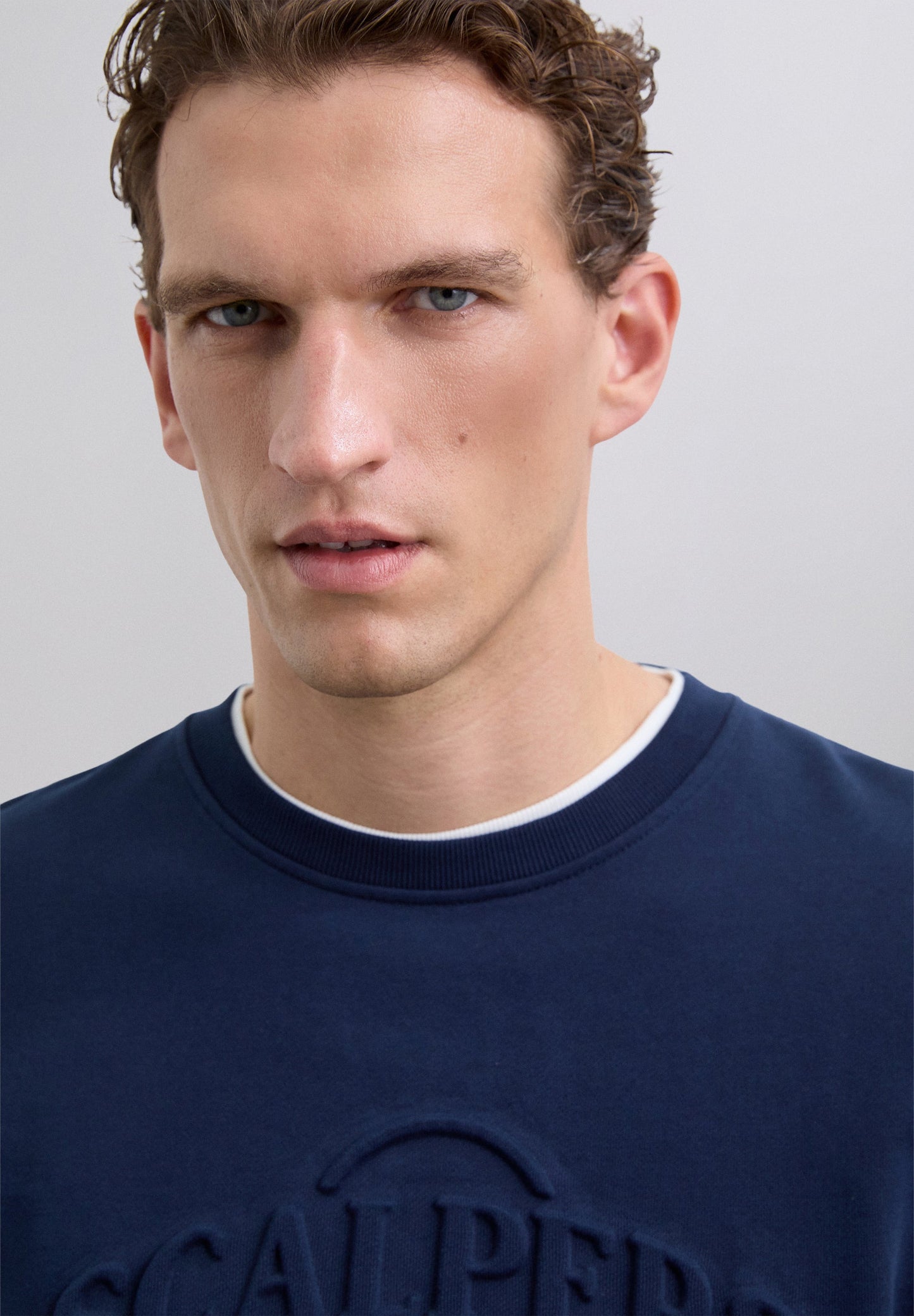 SWEATER LOGO RELIËF