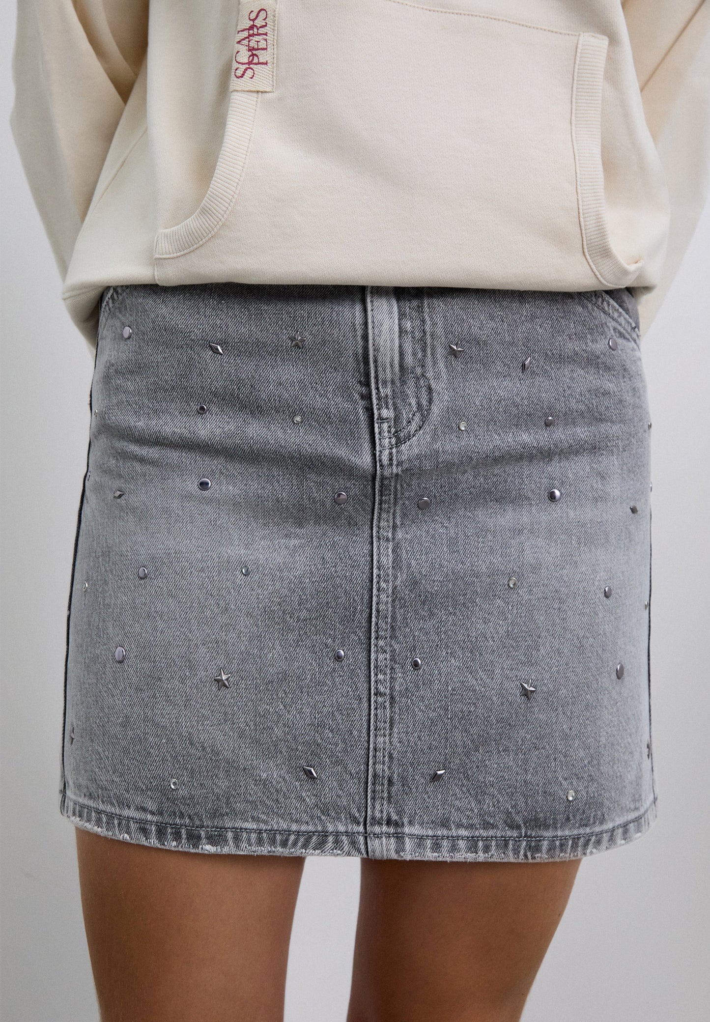 FALDA MINI DENIM TACHUELAS