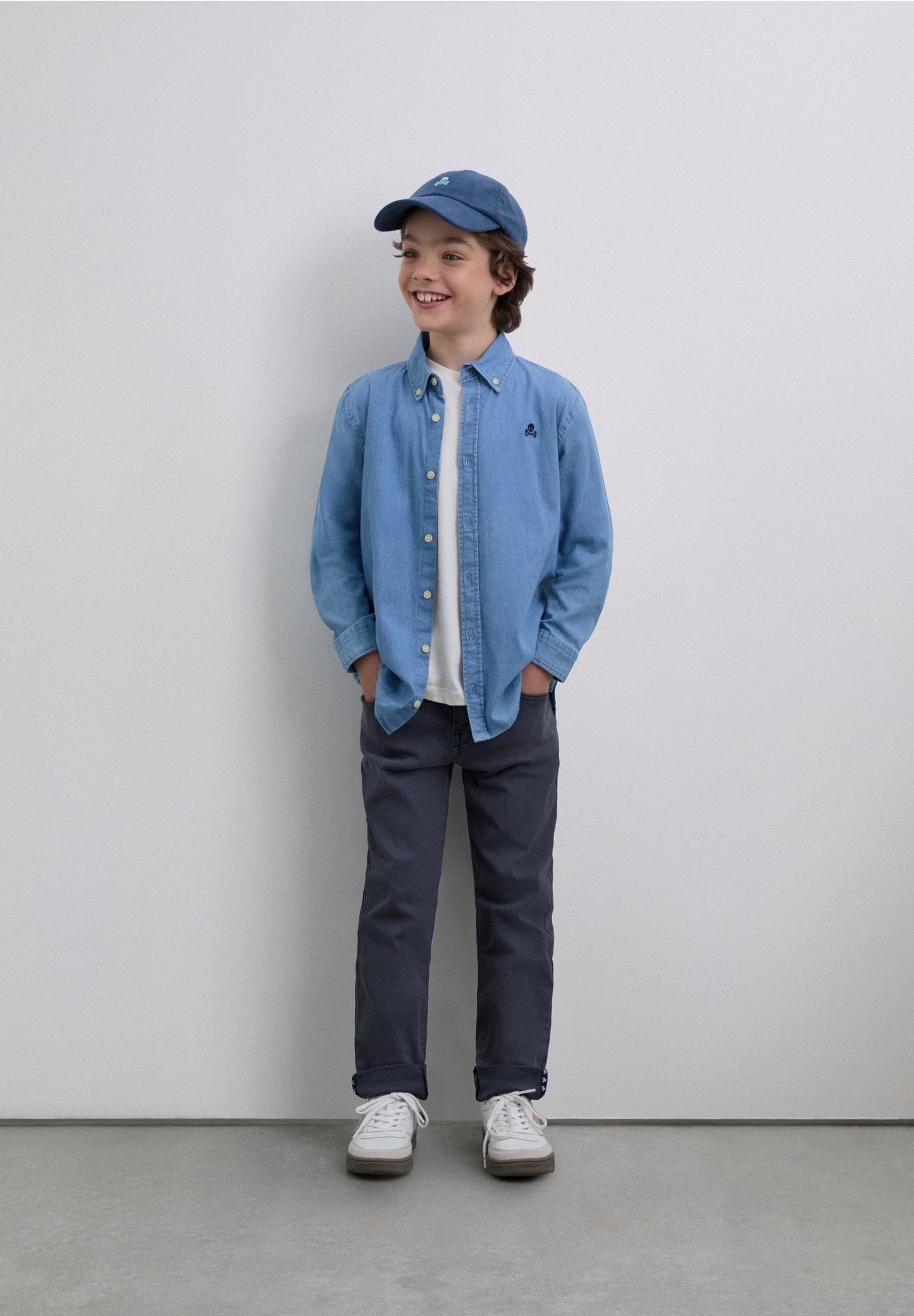 JEANSHEMD MIT TOTENKOPF