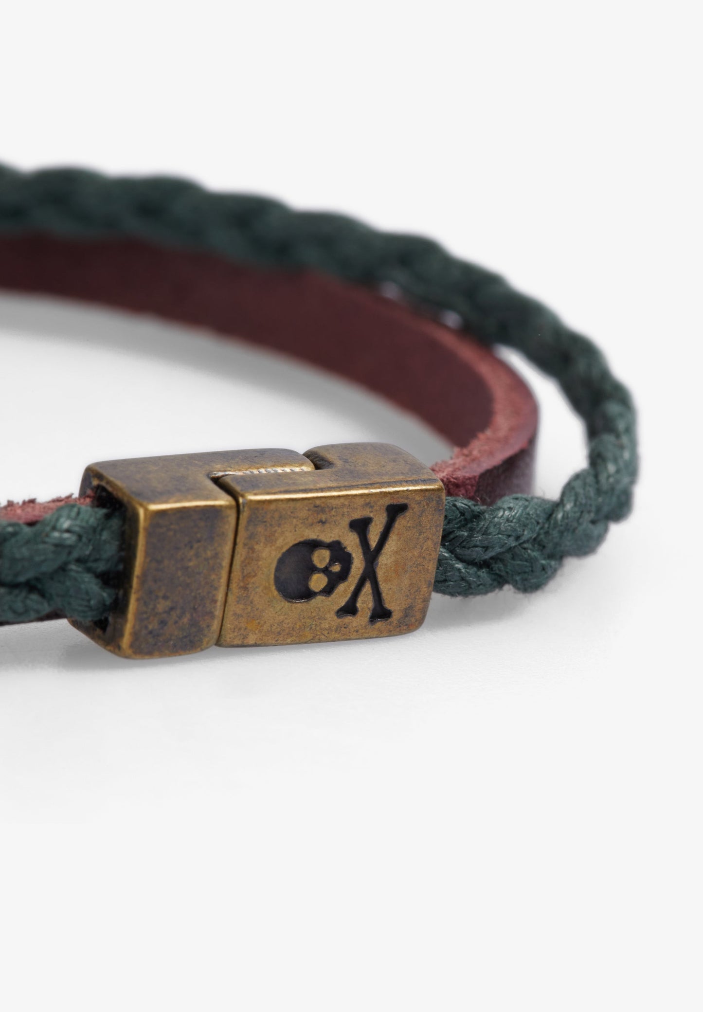 LEATHER BRACELET WITH SKULL