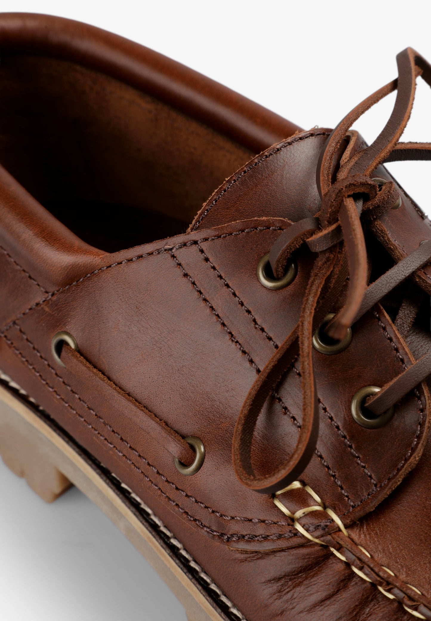 CHAUSSURES BATEAU CUIR SEMELLE CRANTÉE