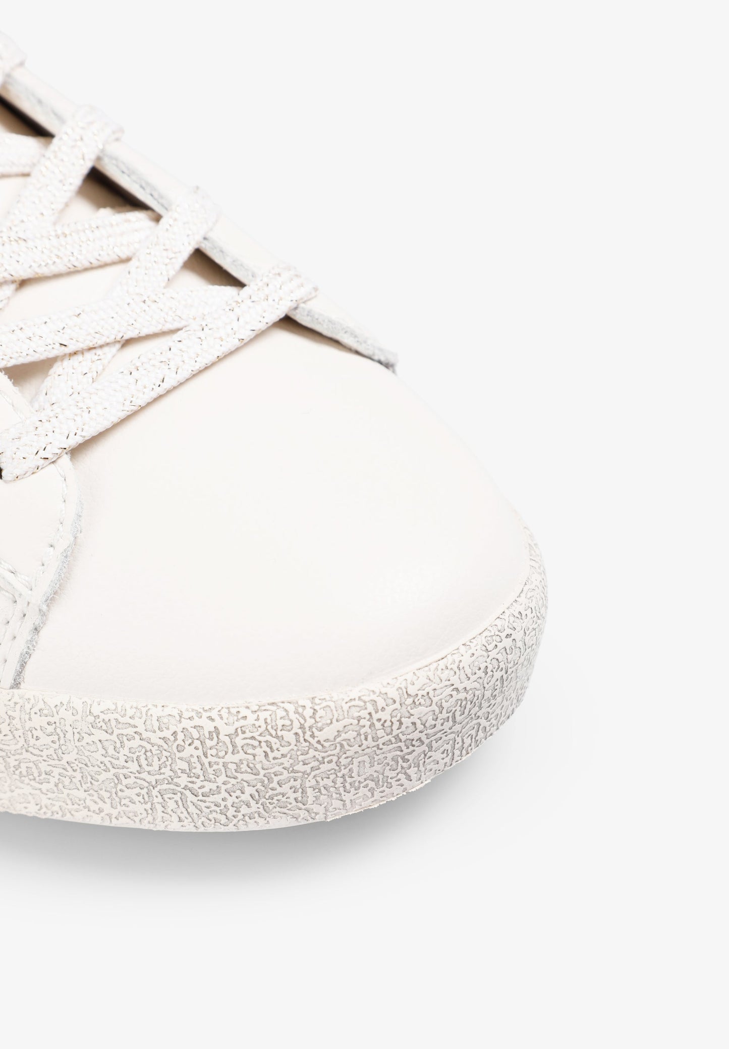 SNEAKERS STUDS LEER DOODSHOOFD