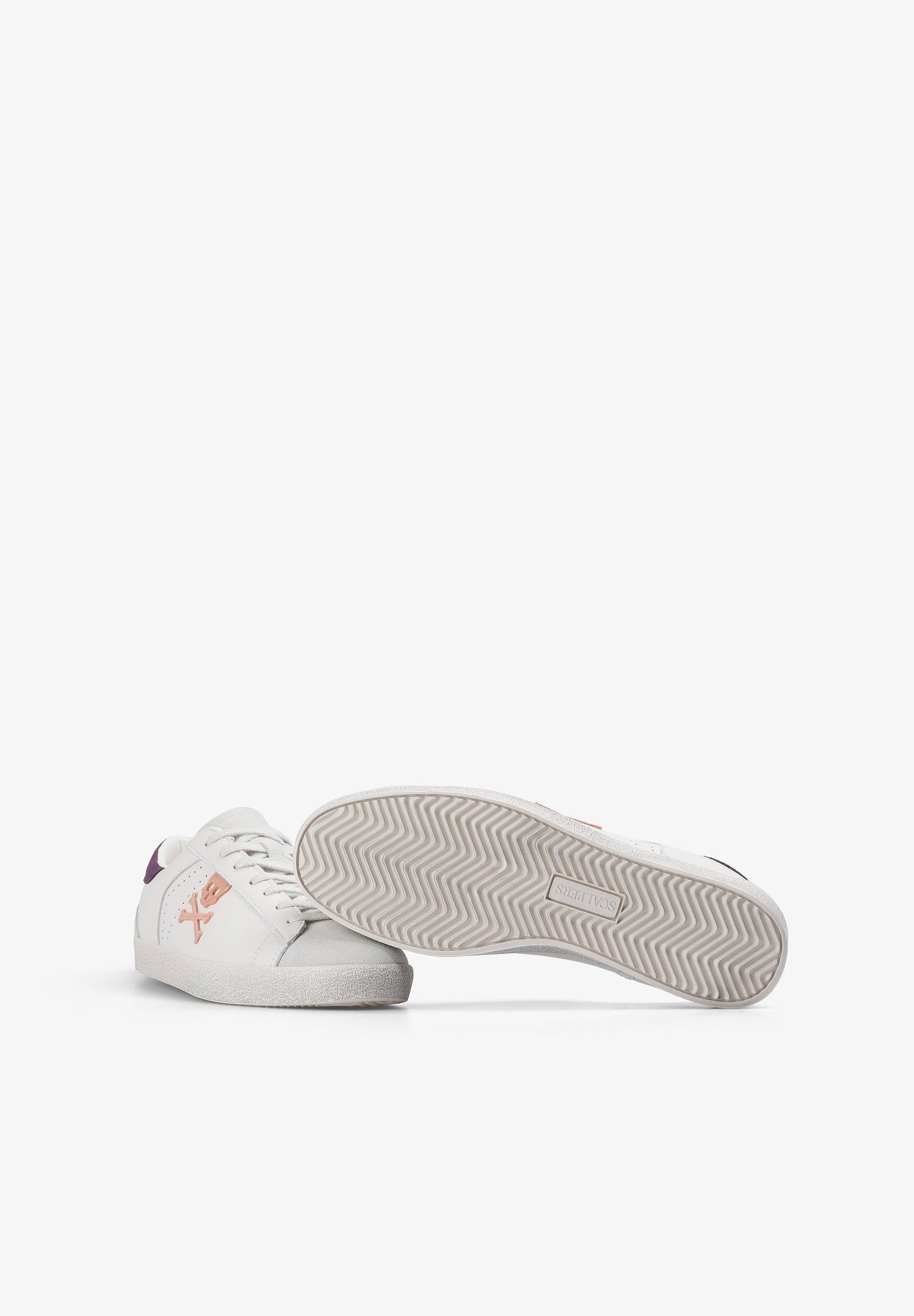 SNEAKER AUS LEDER MIT TOTENKOPF