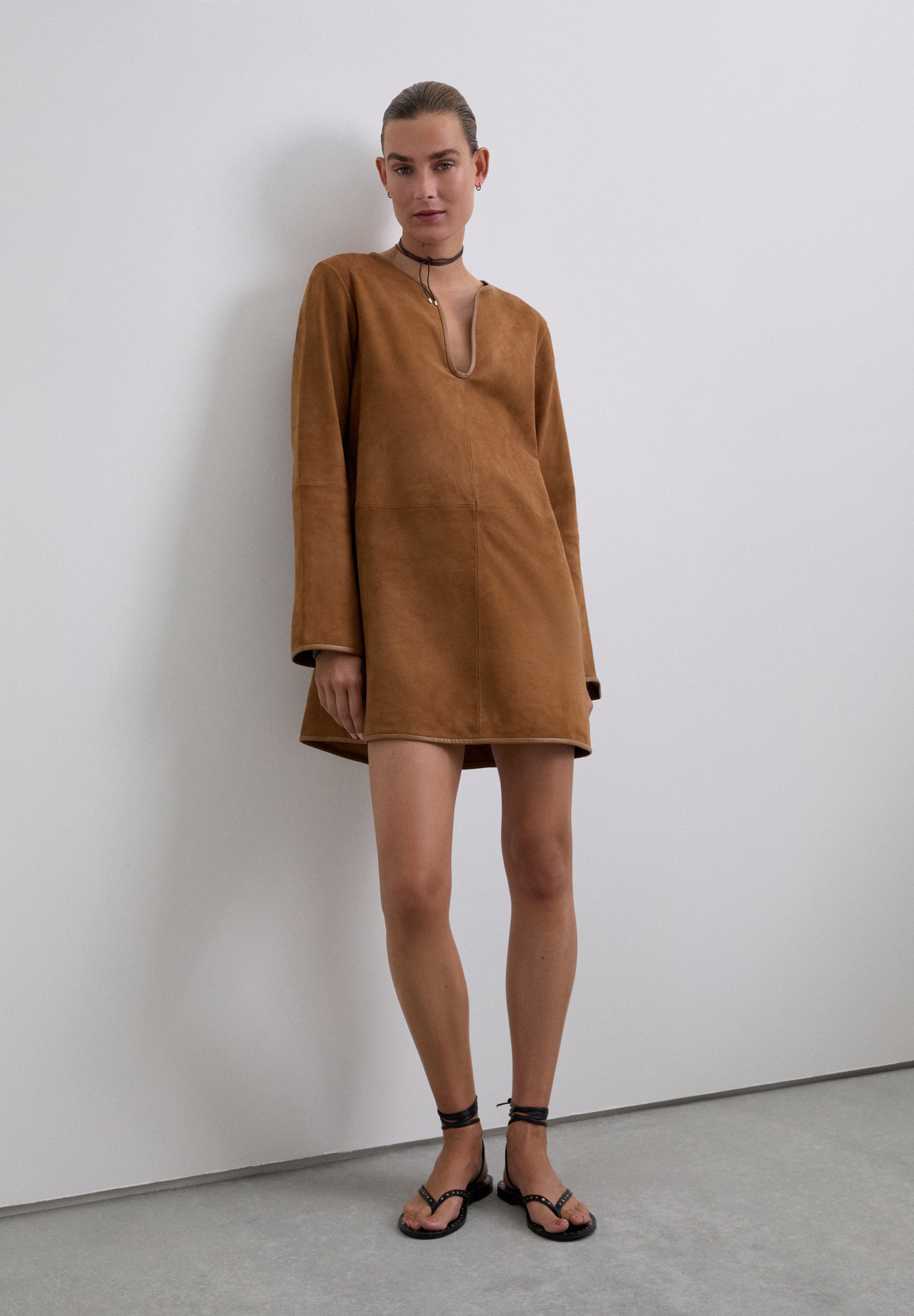 MINI ROBE EN CUIR SUÉDÉ