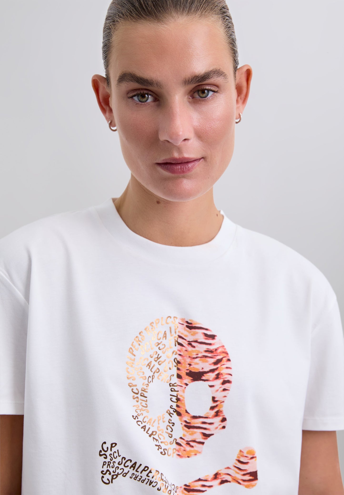 T-SHIRT WITH SKULL PRINT LOGO