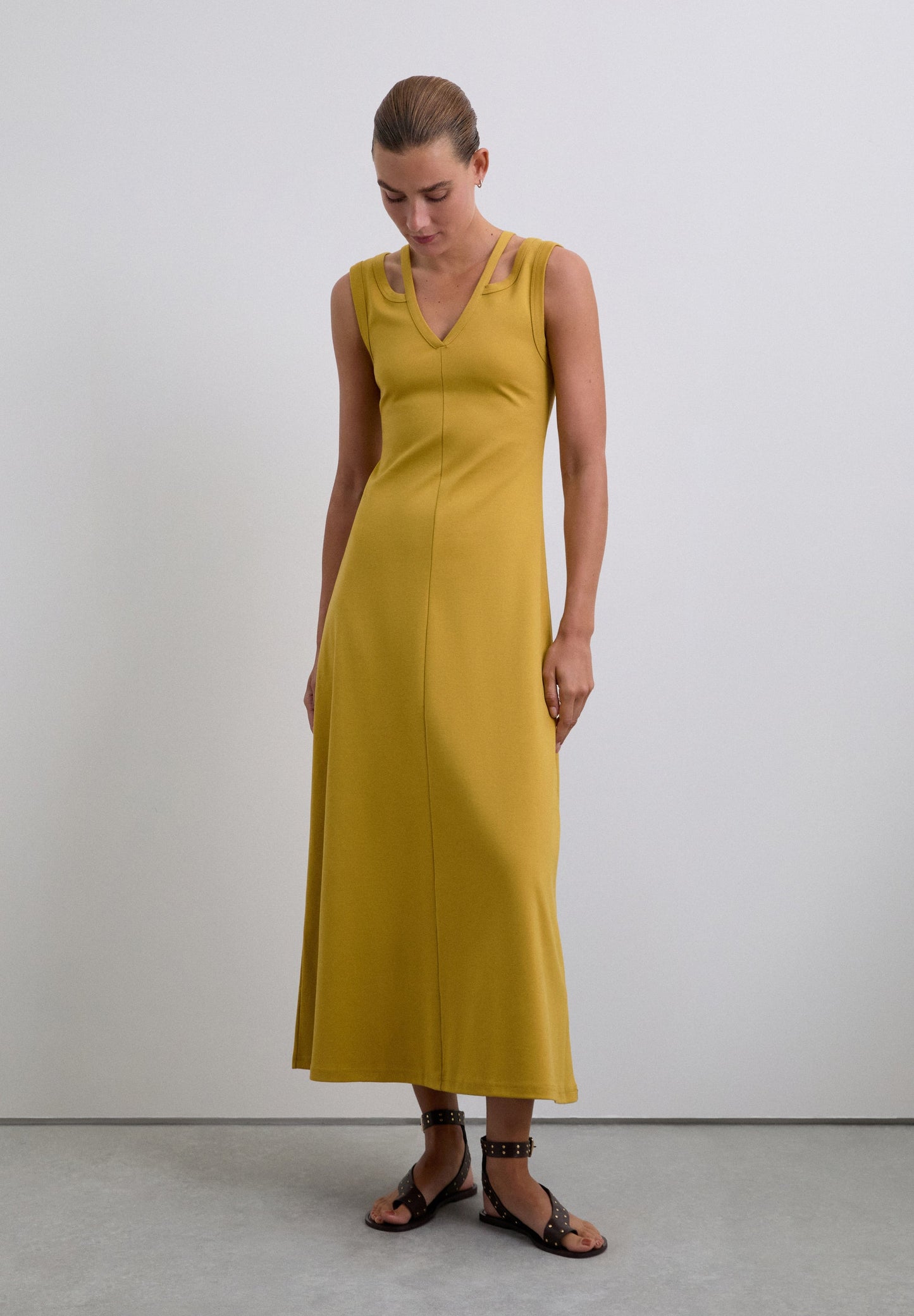 ROBE MIDI CUT OUT
