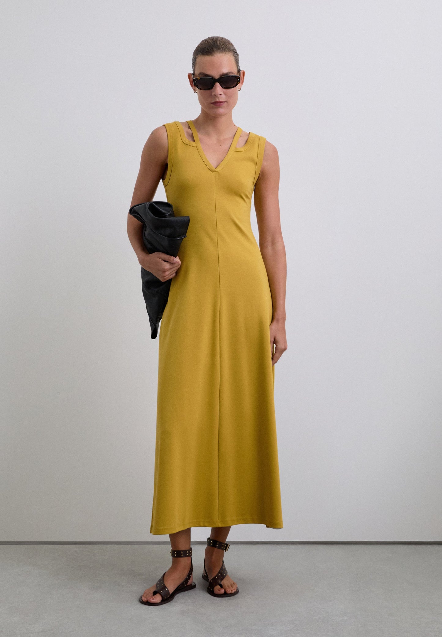ROBE MIDI CUT OUT