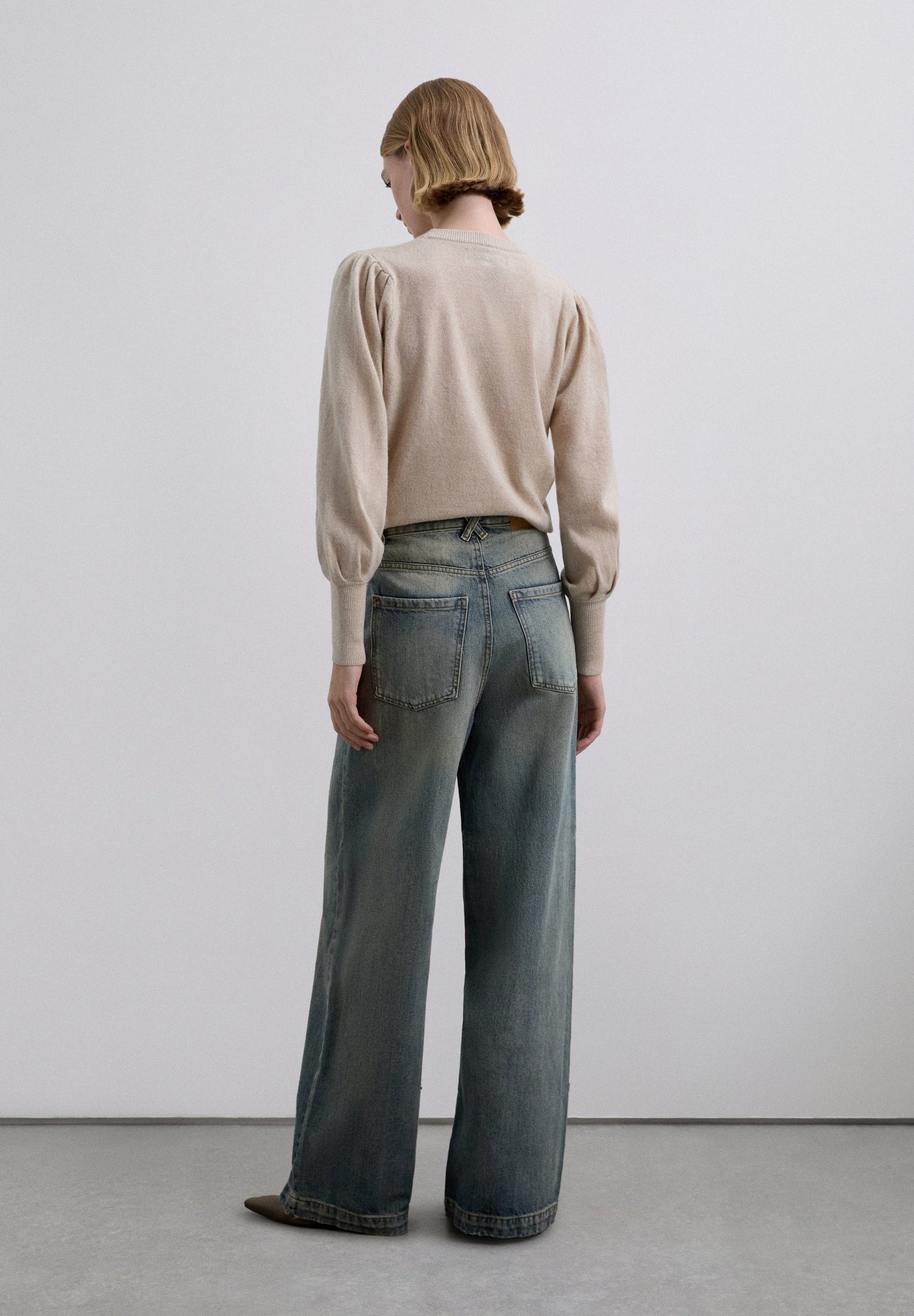FULL LENGTH HIGH-RISE JEANS