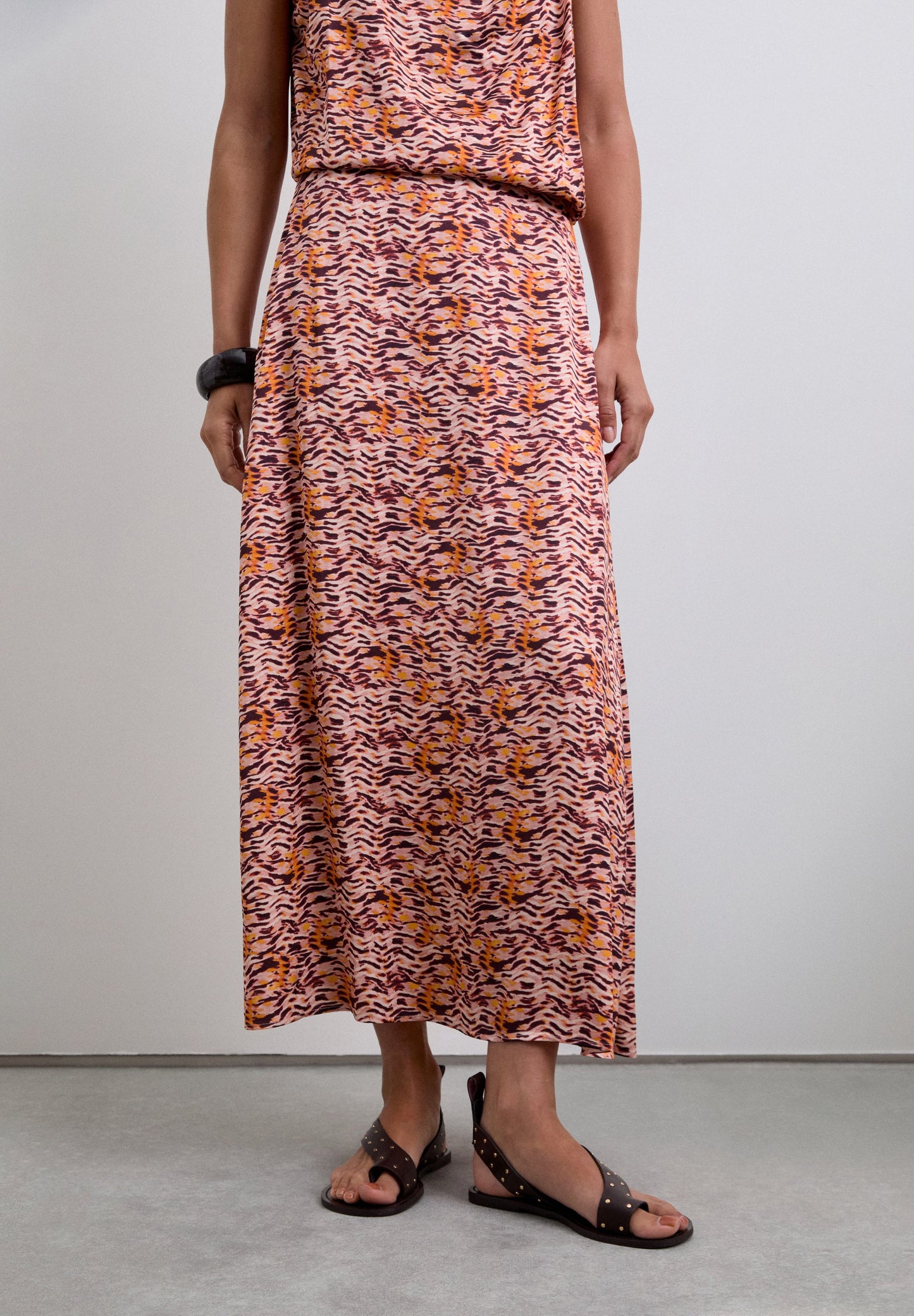 SOEPELVALLENDE HALFLANGE ROK MET PRINT